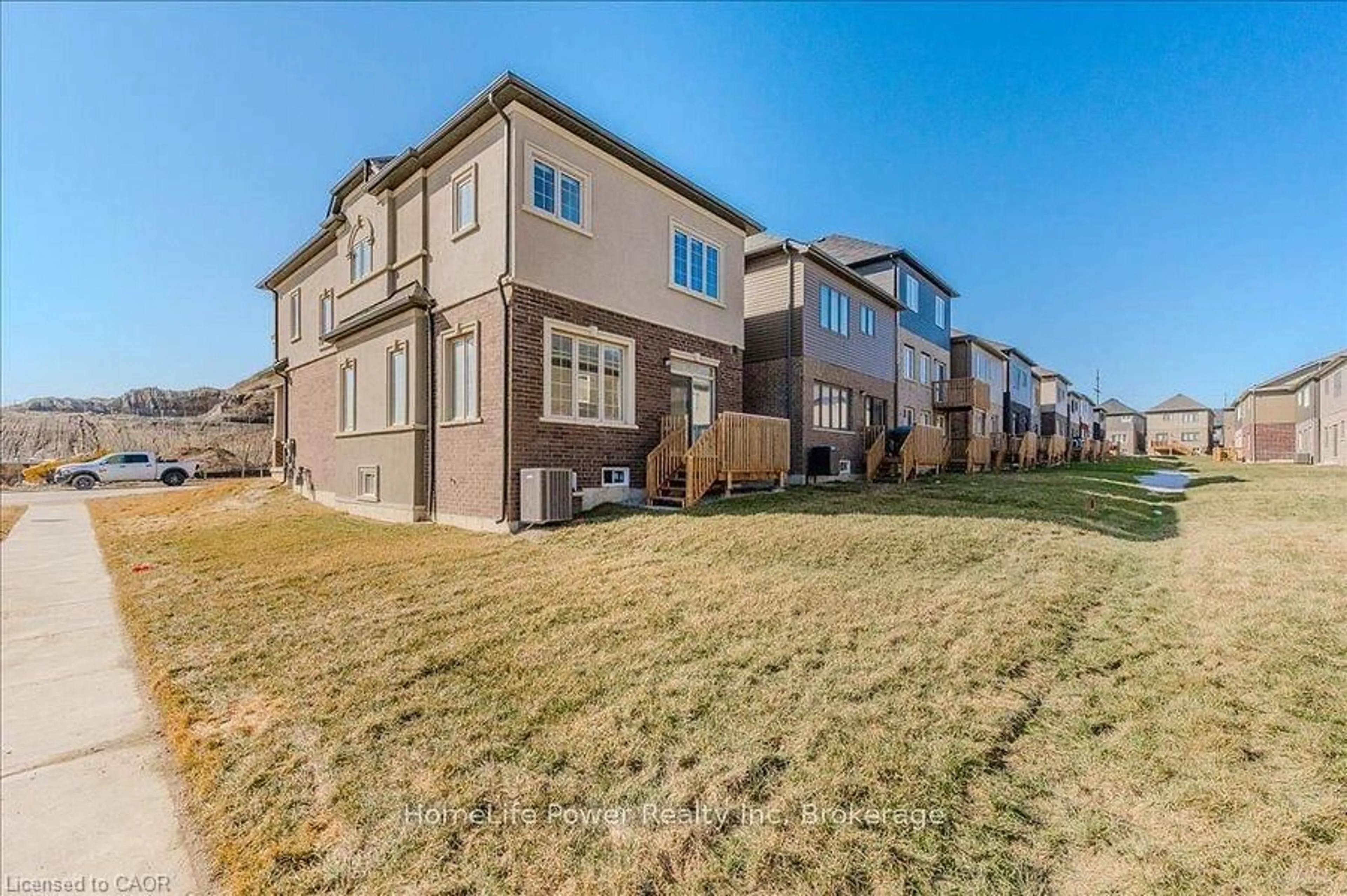 A pic from outside/outdoor area/front of a property/back of a property/a pic from drone, unknown for 35 Hitchman St, Paris Ontario N3L 3E3