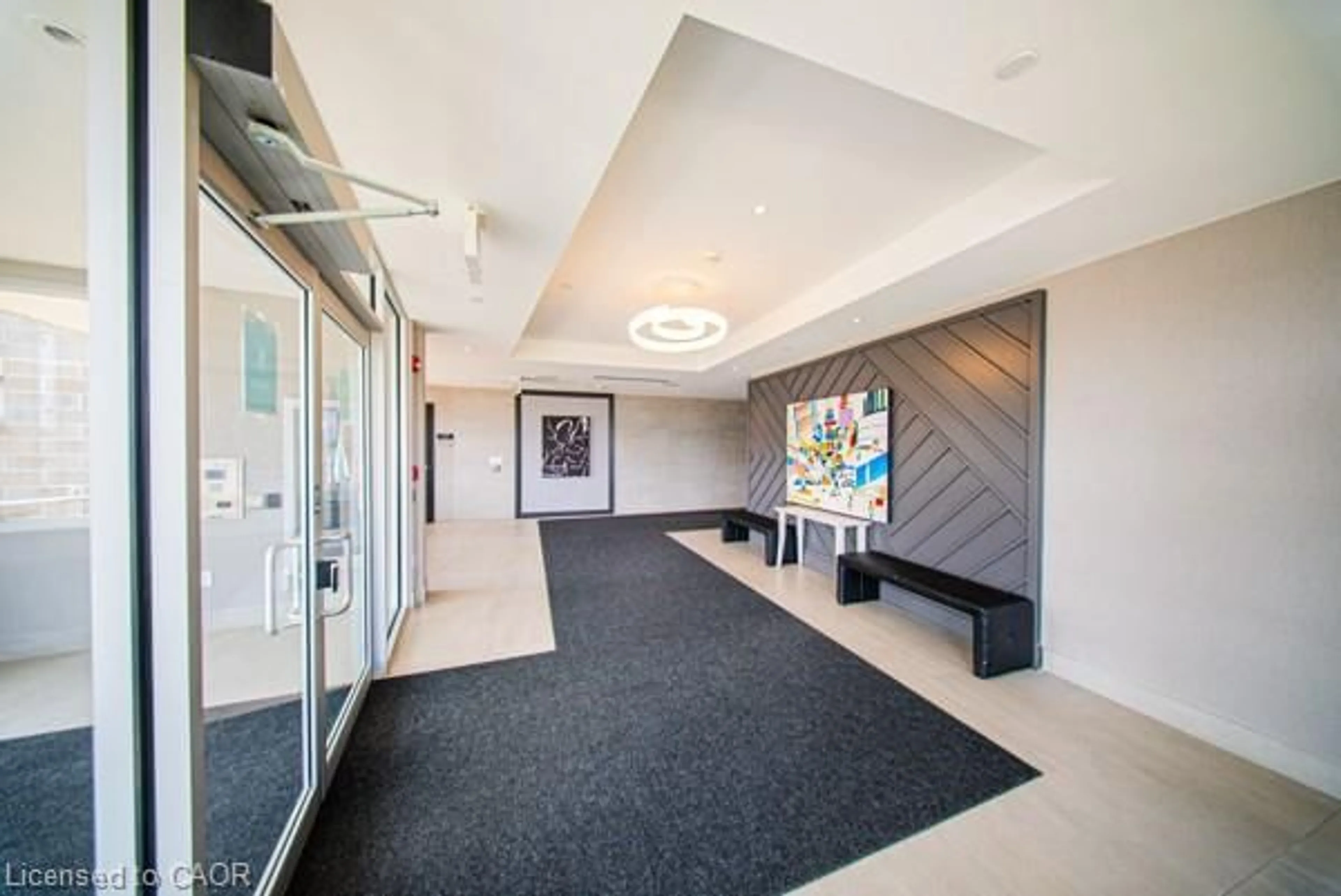 Indoor foyer for 200 Lagerfeld Dr, Brampton Ontario L7A 5G5