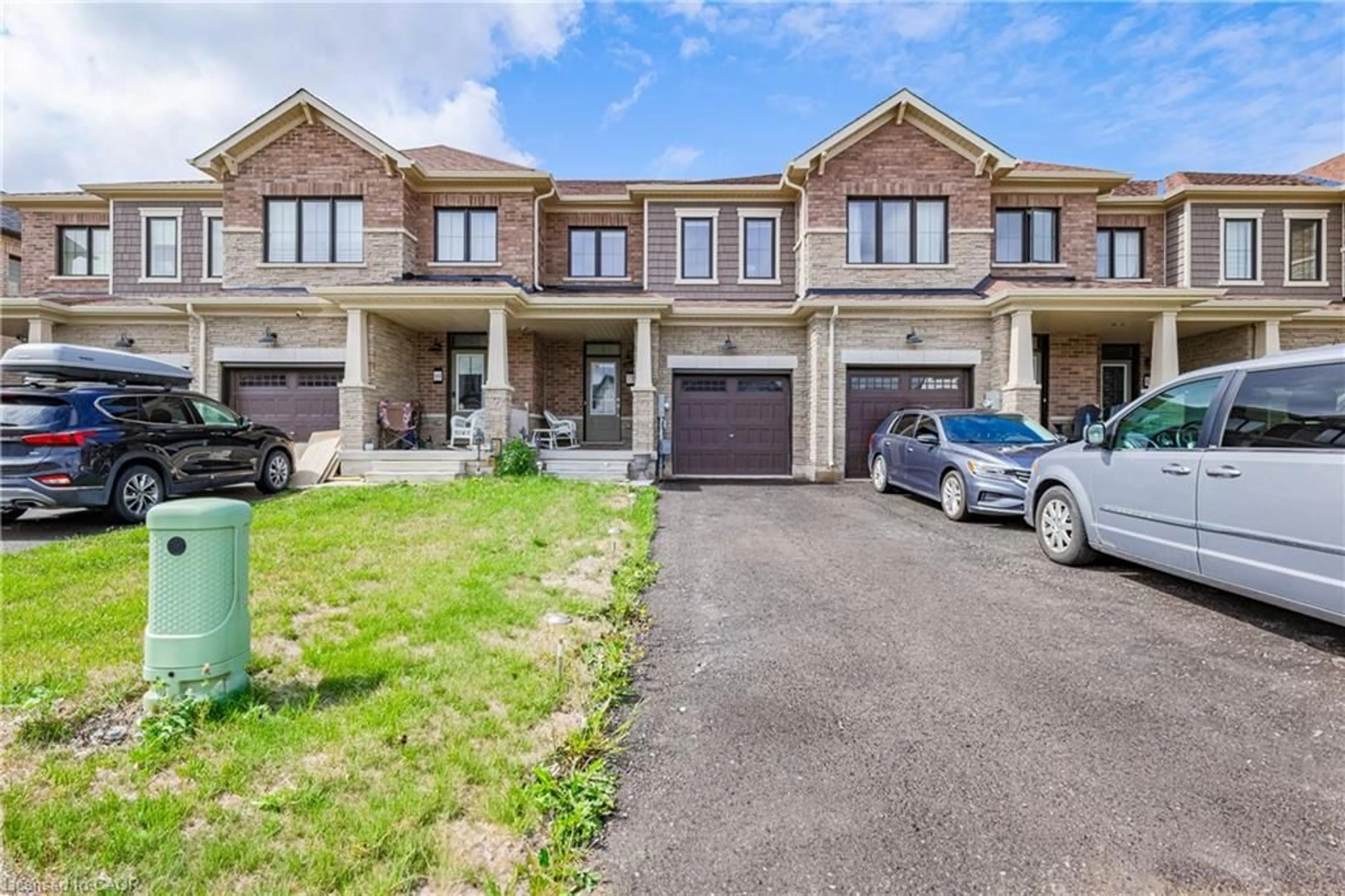 A pic from outside/outdoor area/front of a property/back of a property/a pic from drone, street for 73 Keelson Street St, Welland Ontario L3B 0M4