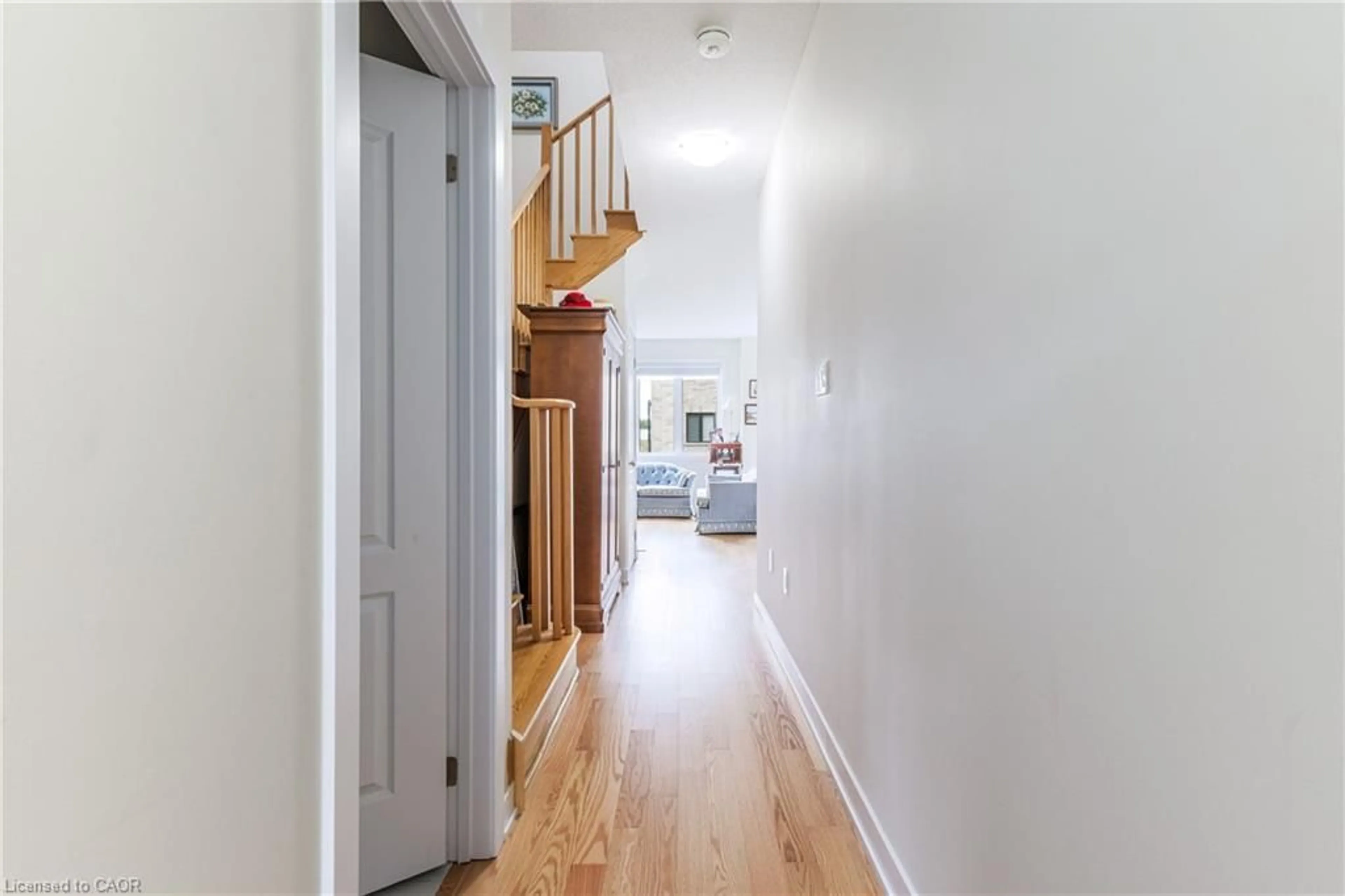 Indoor foyer for 73 Keelson Street St, Welland Ontario L3B 0M4