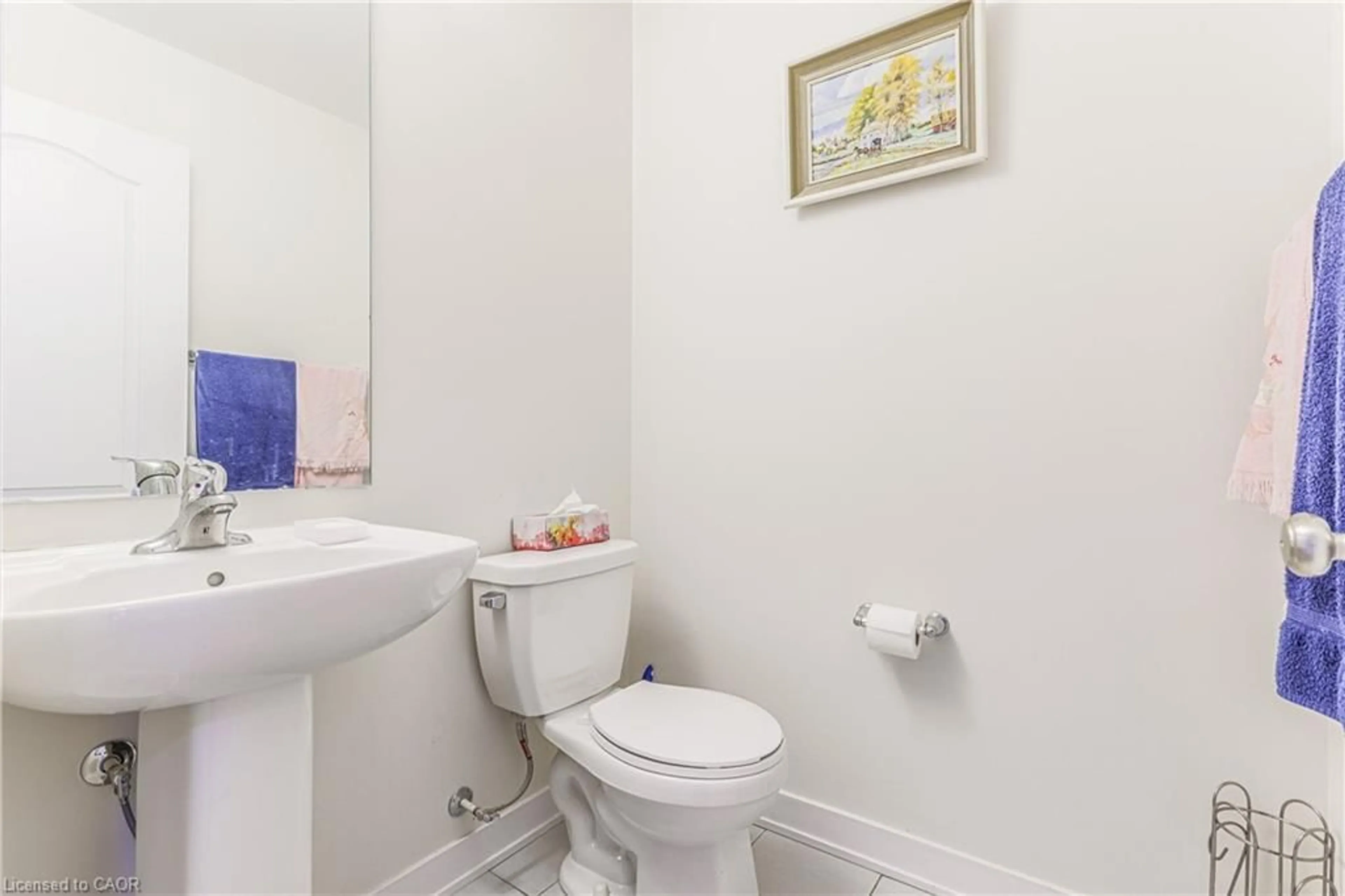 Standard bathroom, floor is not visible for 73 Keelson Street St, Welland Ontario L3B 0M4
