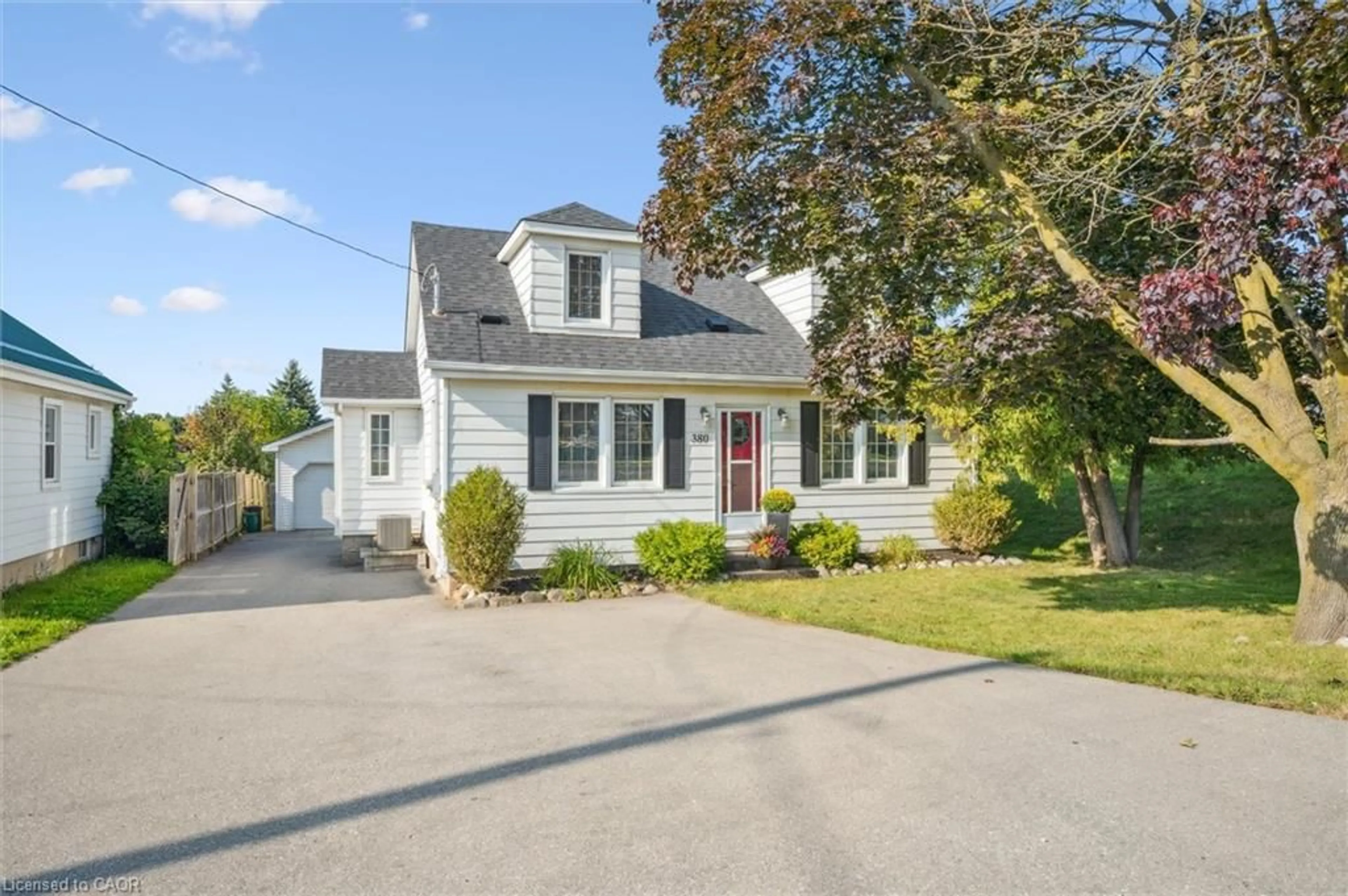 Home with vinyl exterior material, street for 380 Dundas St, Cambridge Ontario N1R 5S2
