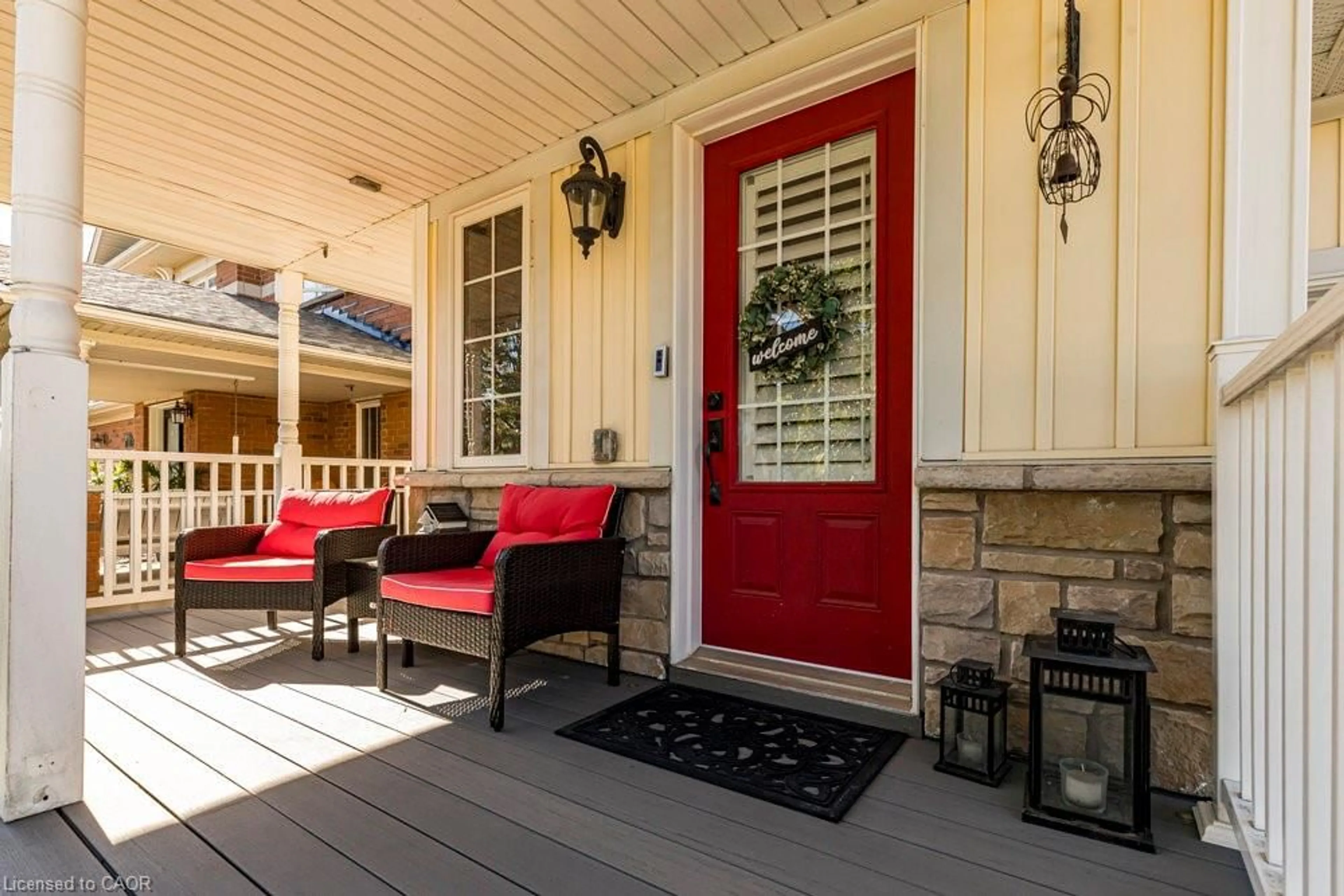 Indoor entryway for 15 Buttercup Cres, Waterdown Ontario L8B 0X9