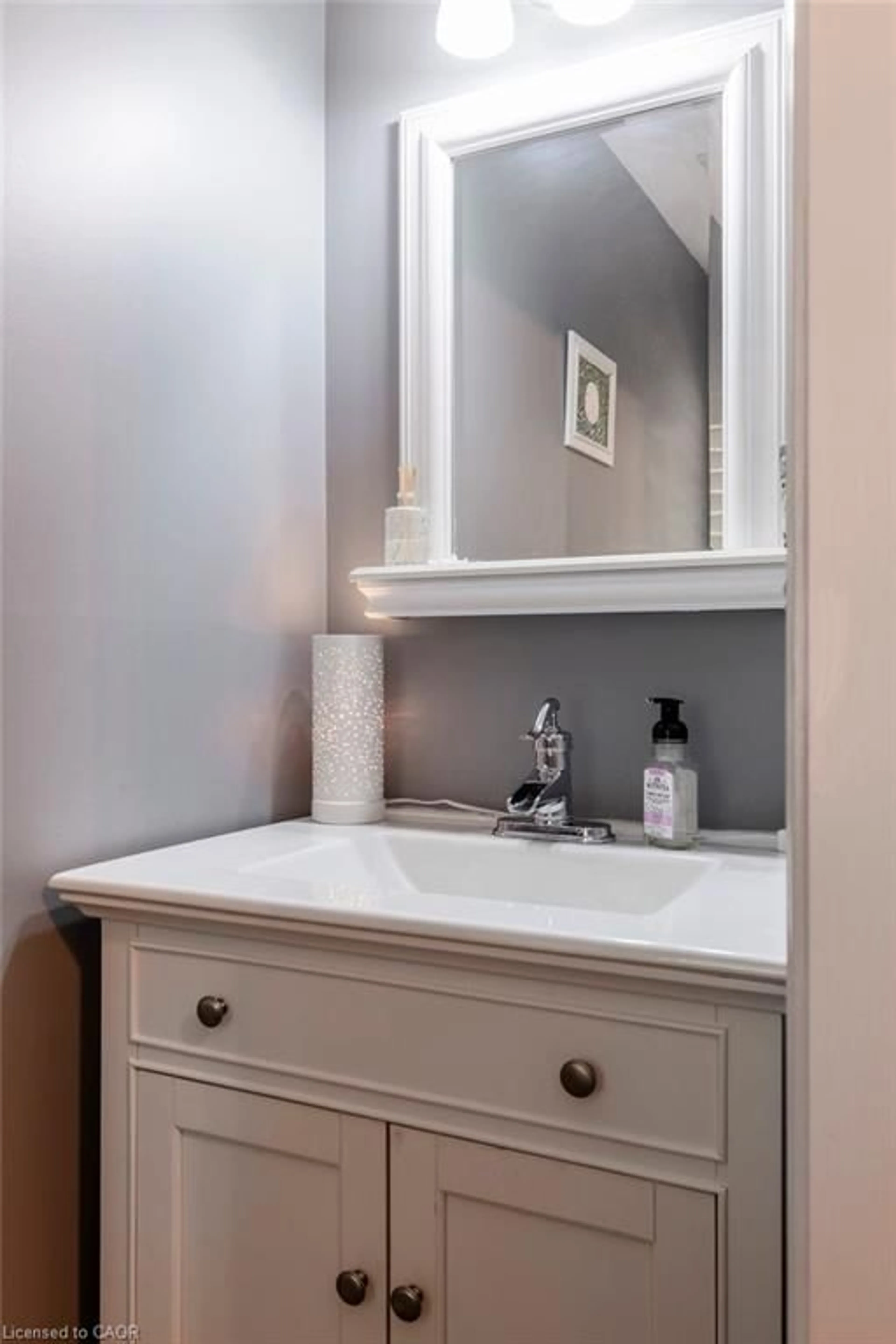 Contemporary bathroom, ceramic/tile floor for 15 Buttercup Cres, Waterdown Ontario L8B 0X9