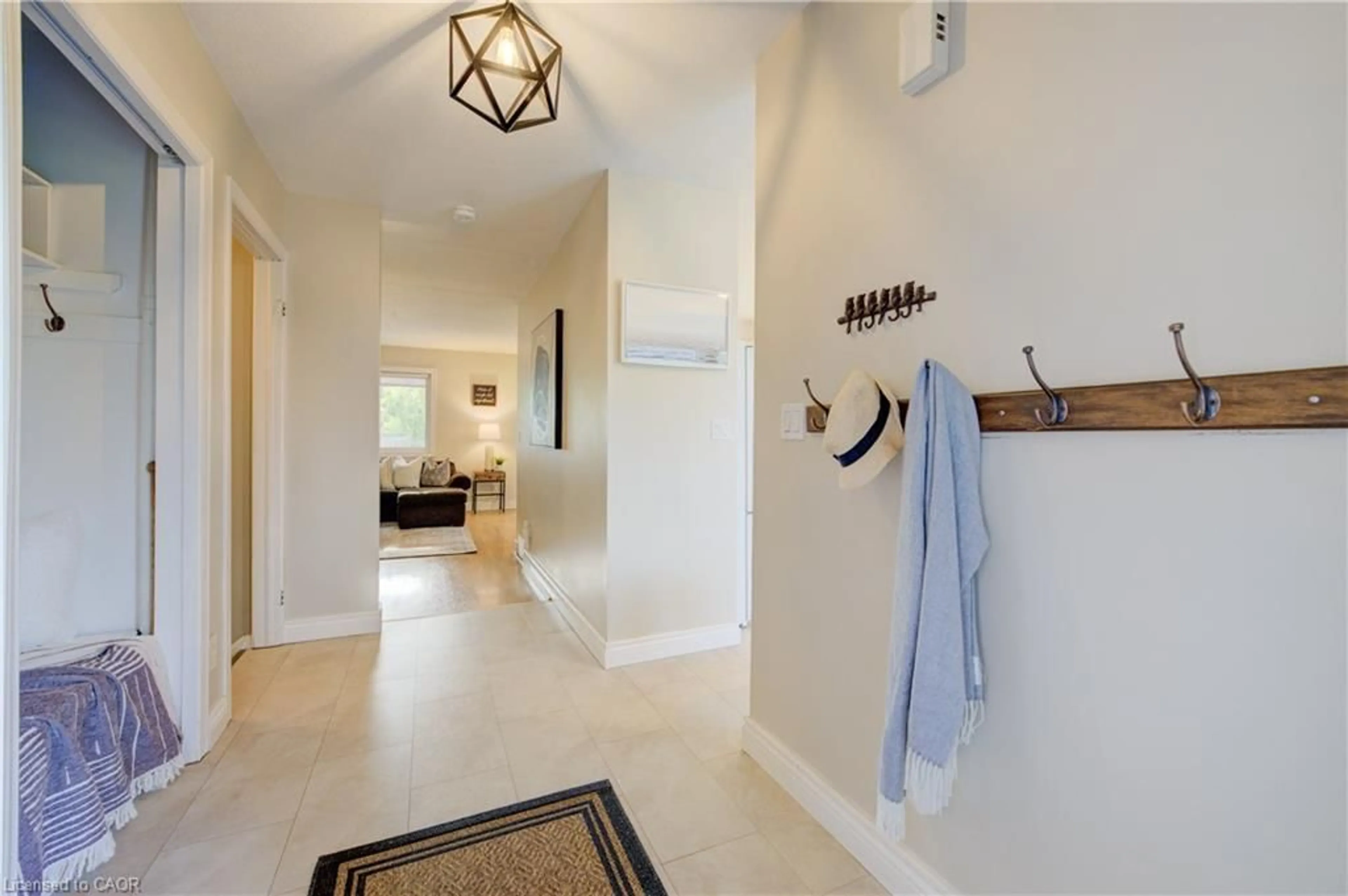 Indoor entryway for 102 William St, Plattsville Ontario N0B 2R0
