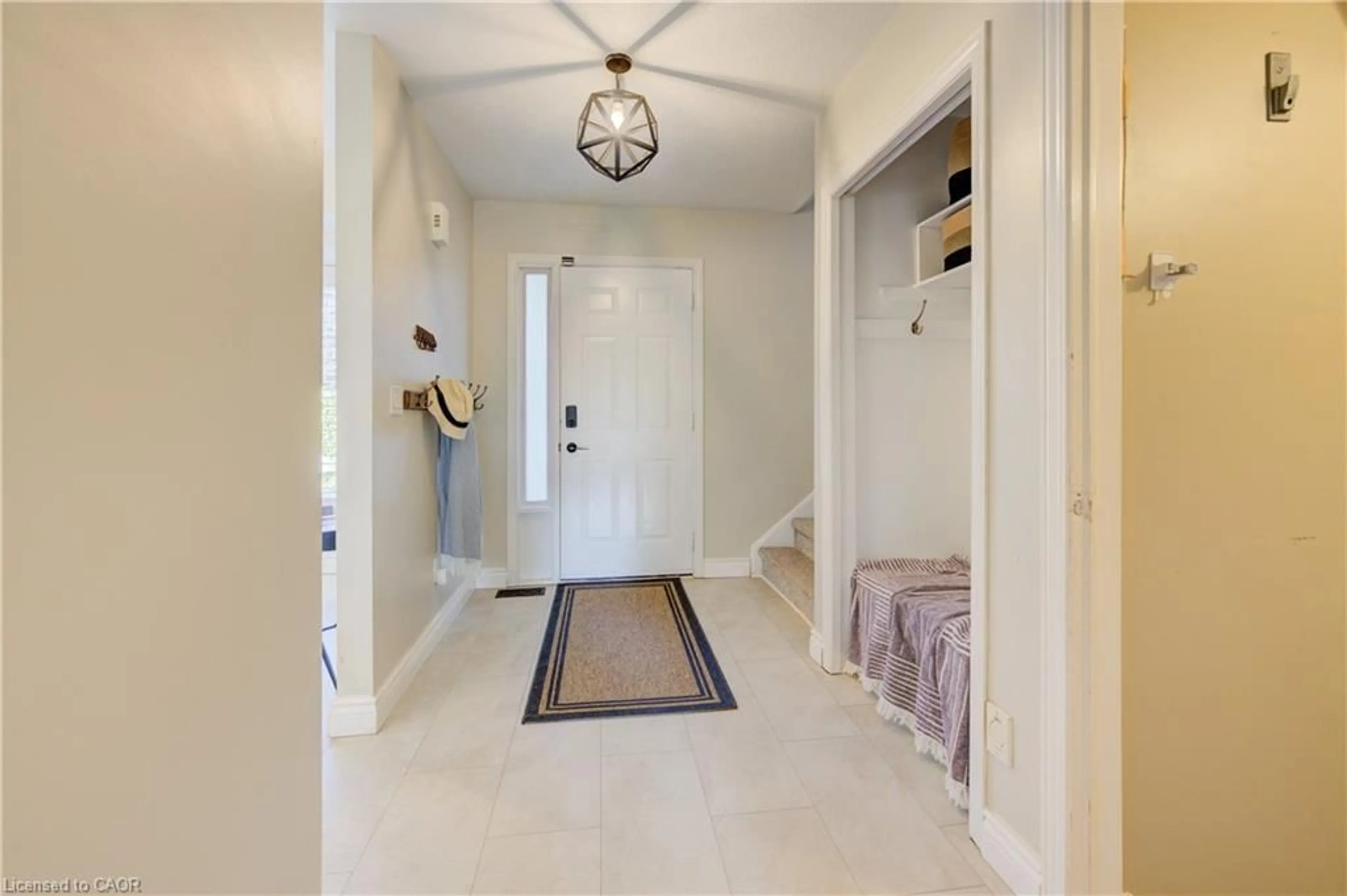 Indoor entryway for 102 William St, Plattsville Ontario N0B 2R0