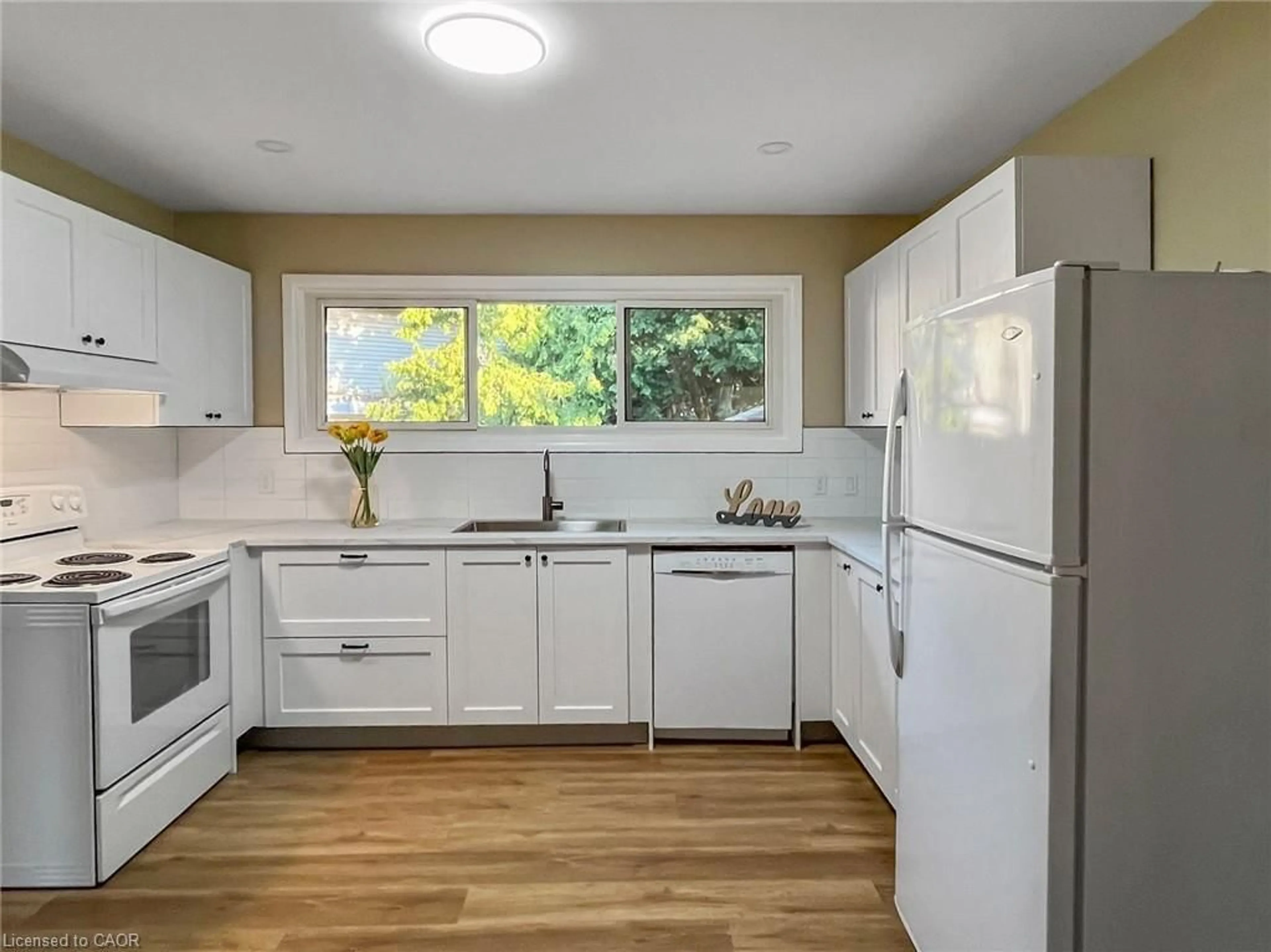 Standard kitchen, unknown for 197 Columbia Dr, Hamilton Ontario L9C 3Y8