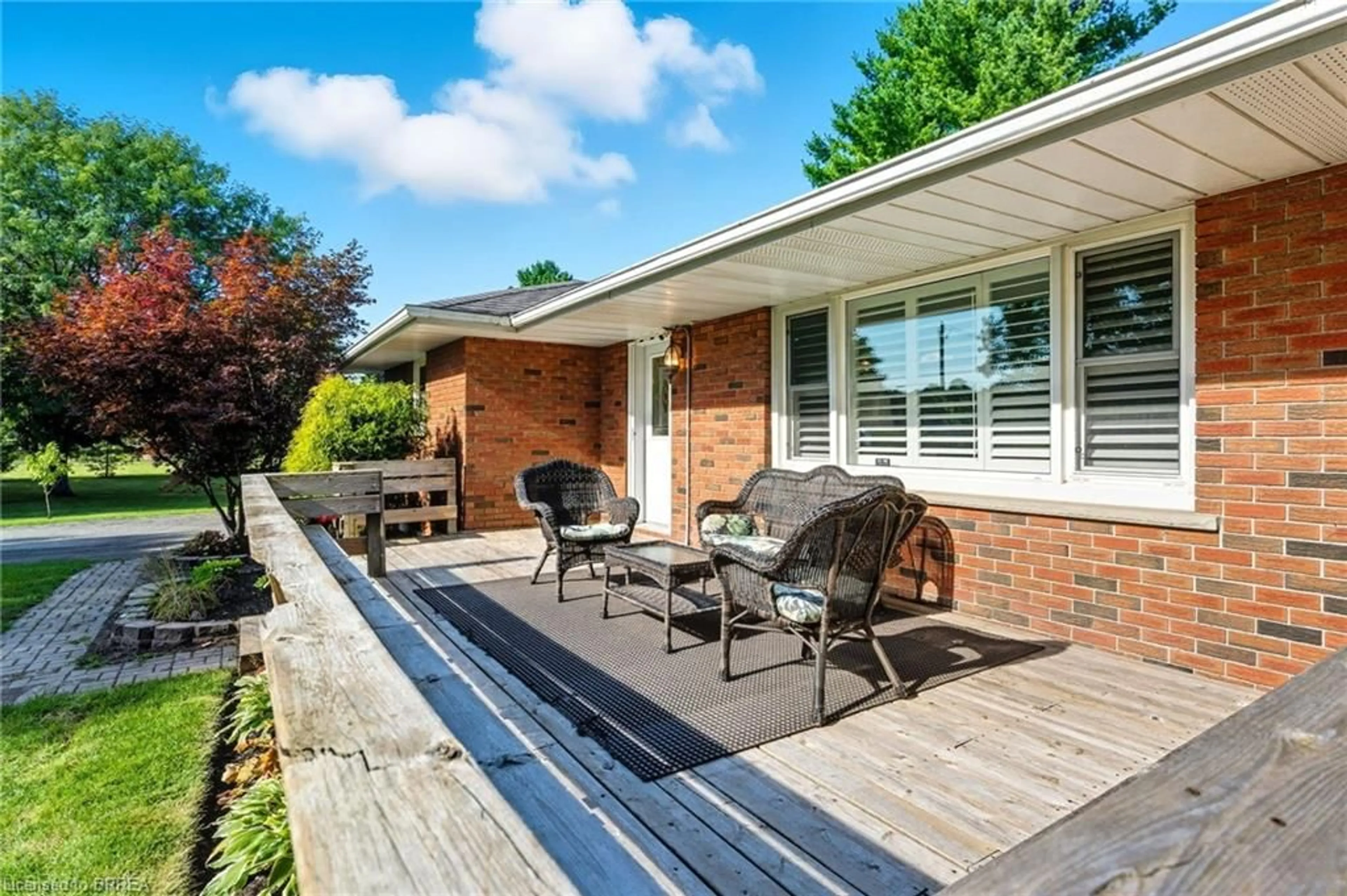 Patio, street for 119 West River Rd, Paris Ontario N3L 3E2