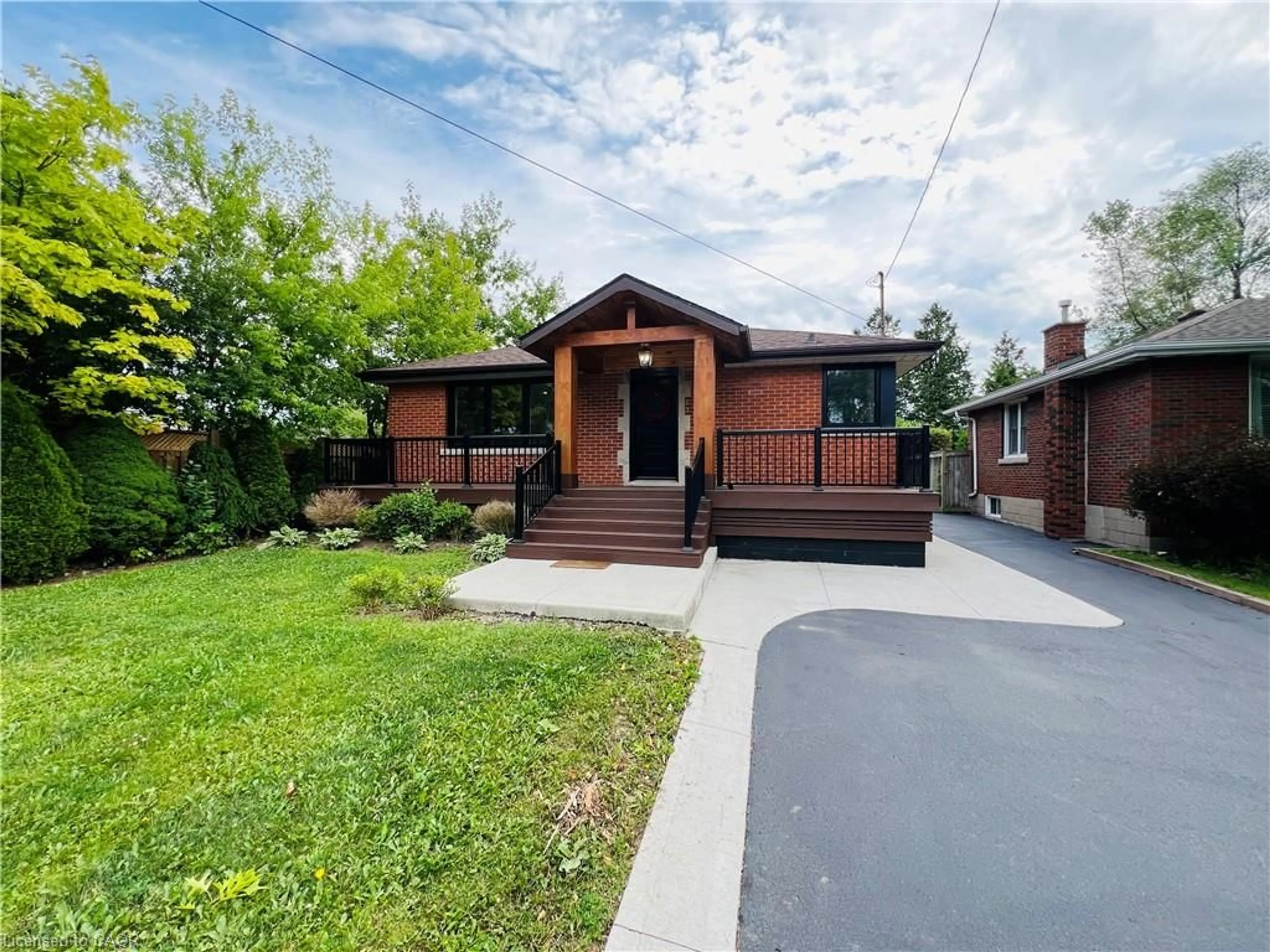 Home with brick exterior material, street for 142 South Bend Rd, Hamilton Ontario L9A 2B6