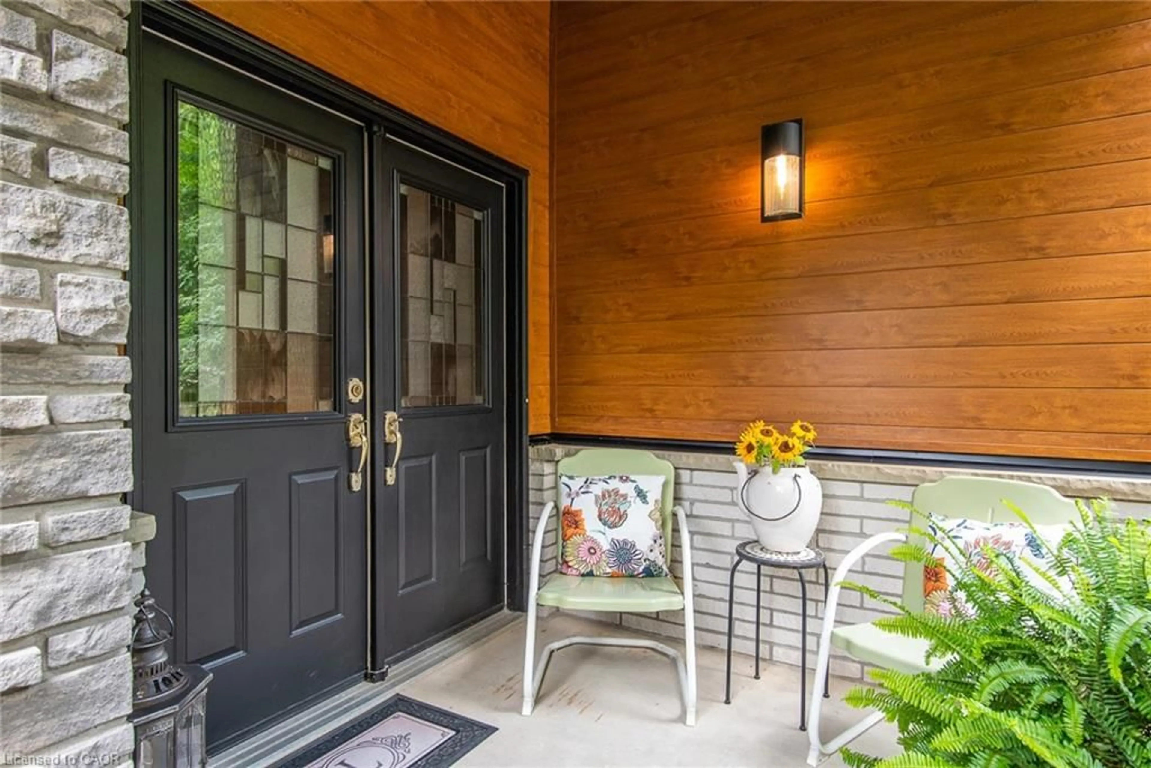 Indoor entryway for 500 Foxhill Pl, Waterloo Ontario N2T 1X7