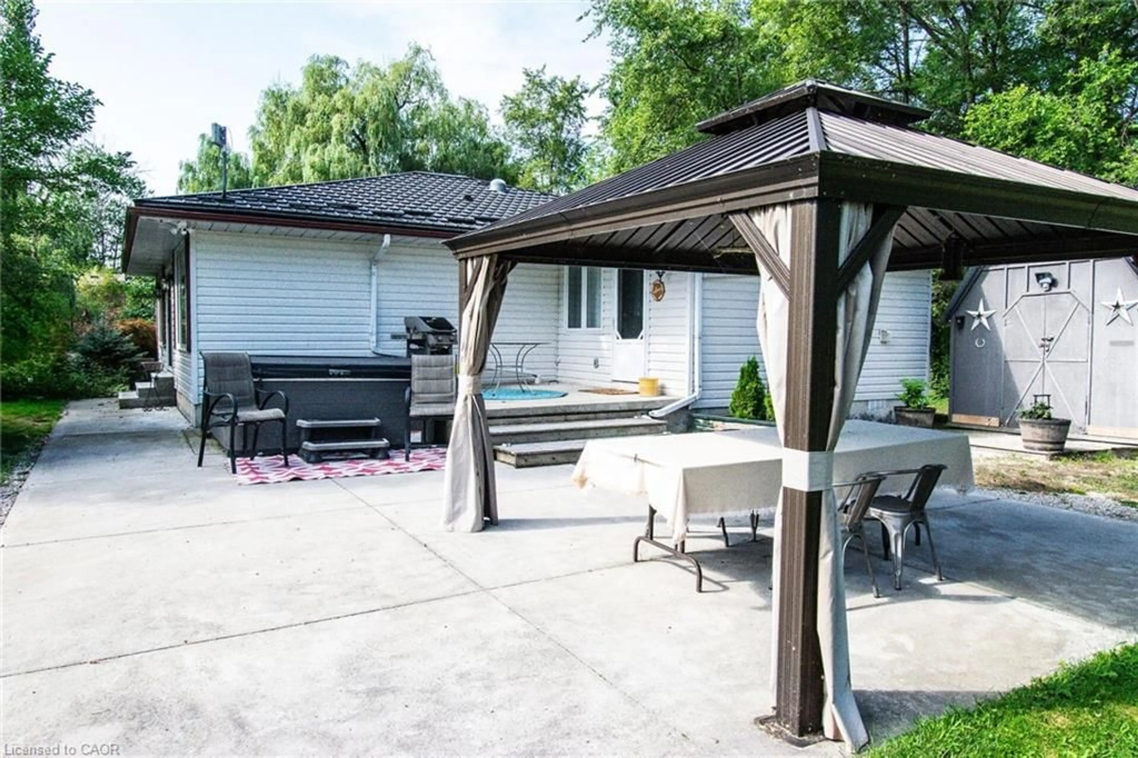Patio, street for 776 Sandy Bay Rd, Dunnville Ontario N1A 2W6