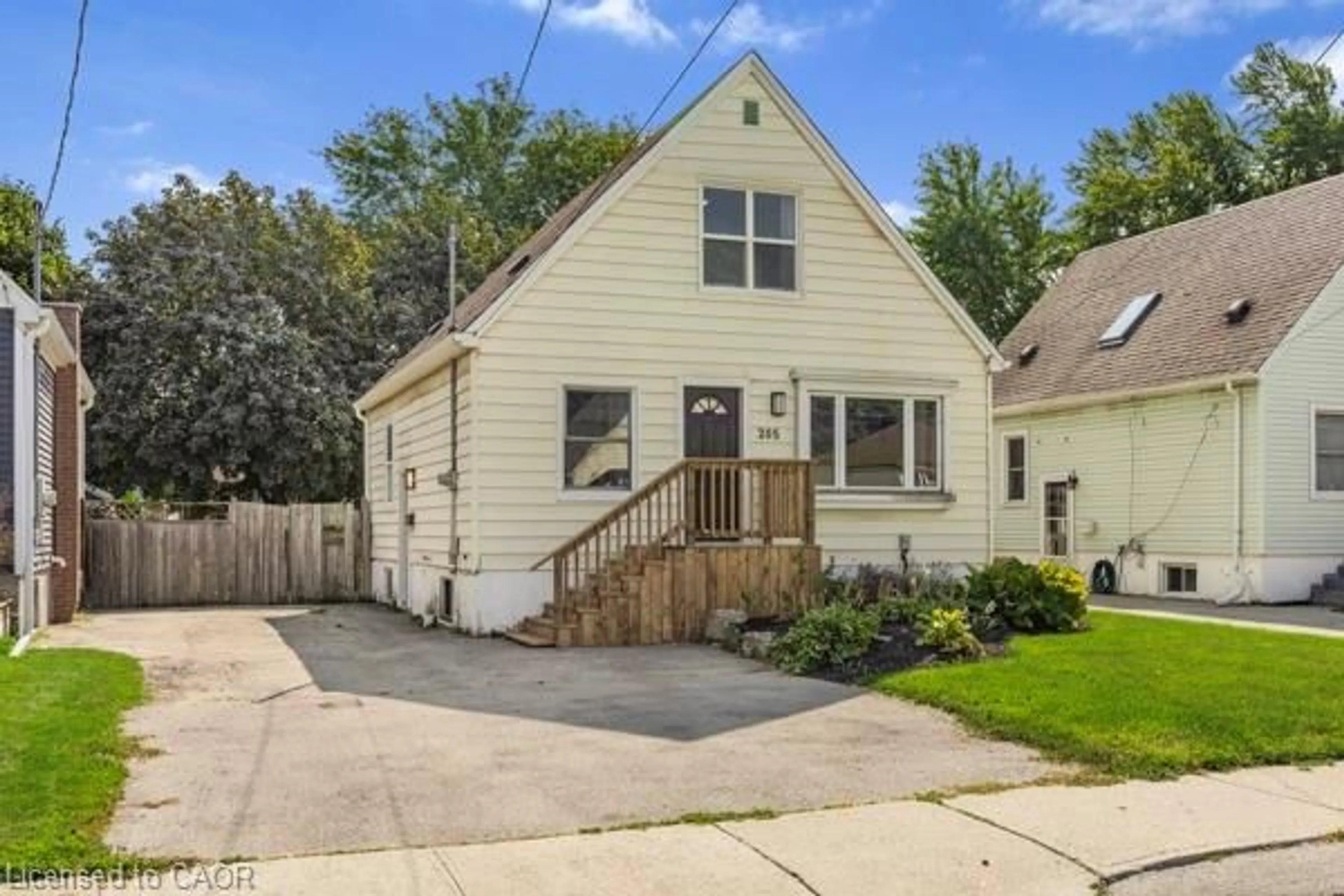 Home with vinyl exterior material, street for 205 East 26th St, Hamilton Ontario L8V 3C7