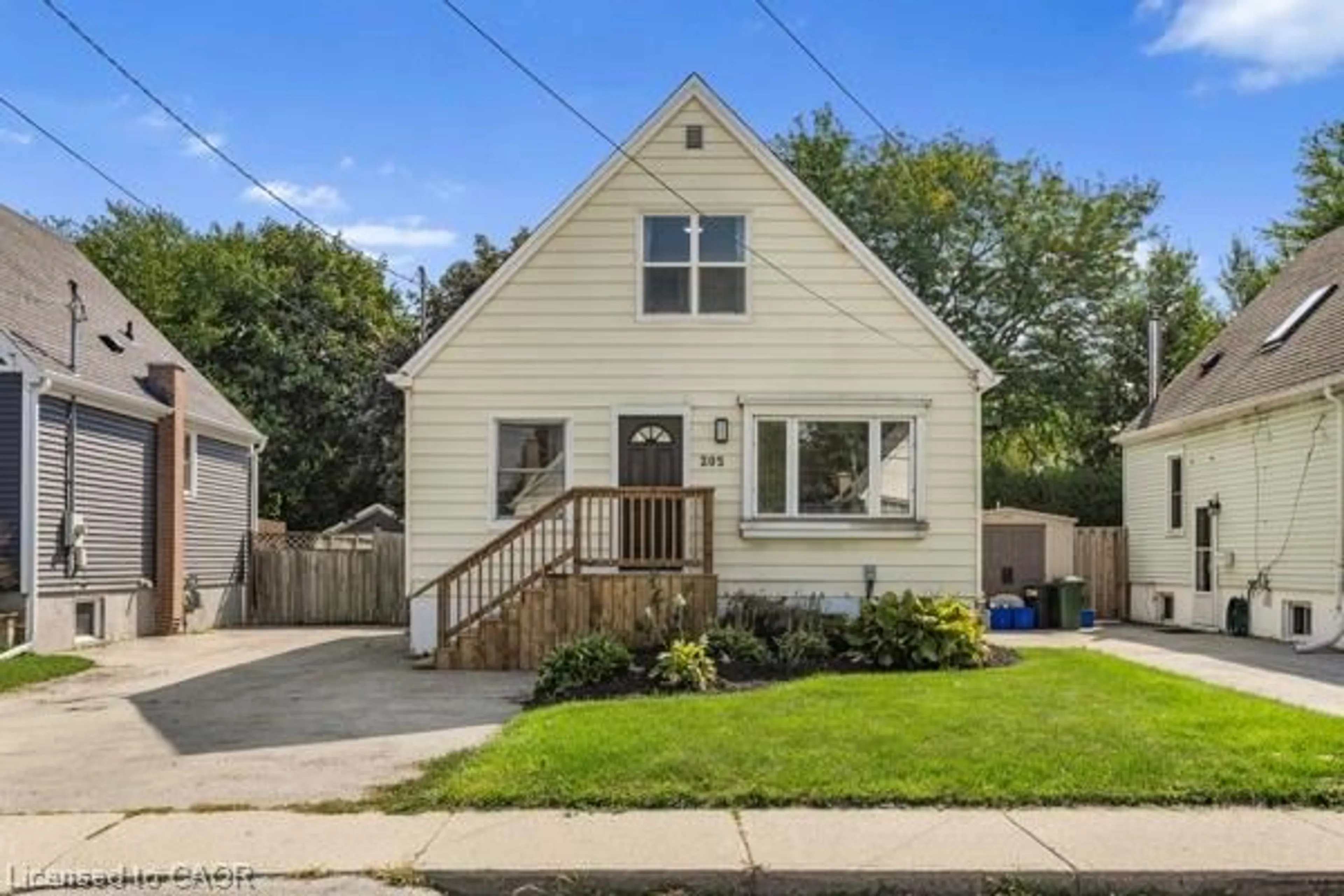 Home with vinyl exterior material, street for 205 East 26th St, Hamilton Ontario L8V 3C7