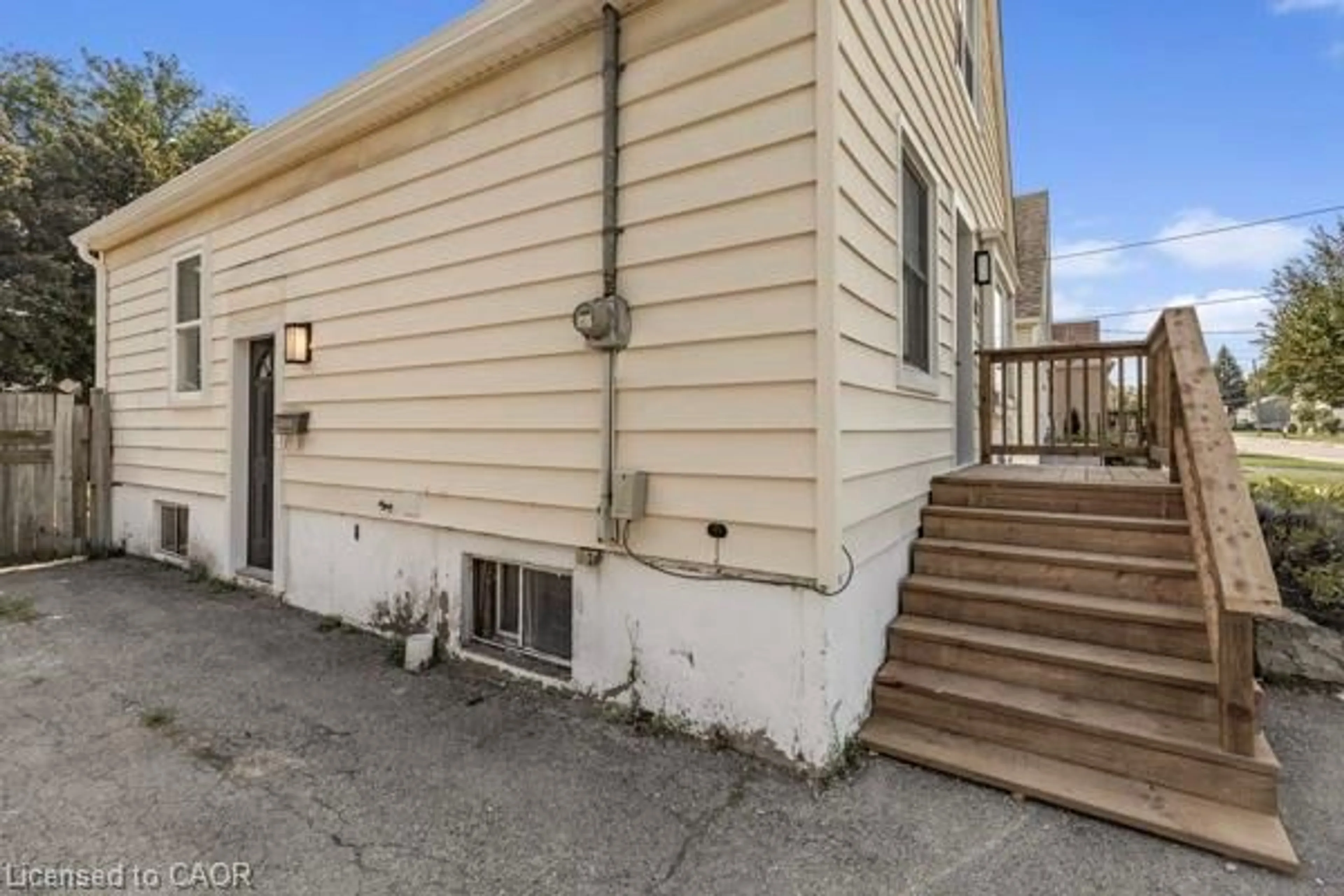 Unknown for 205 East 26th St, Hamilton Ontario L8V 3C7