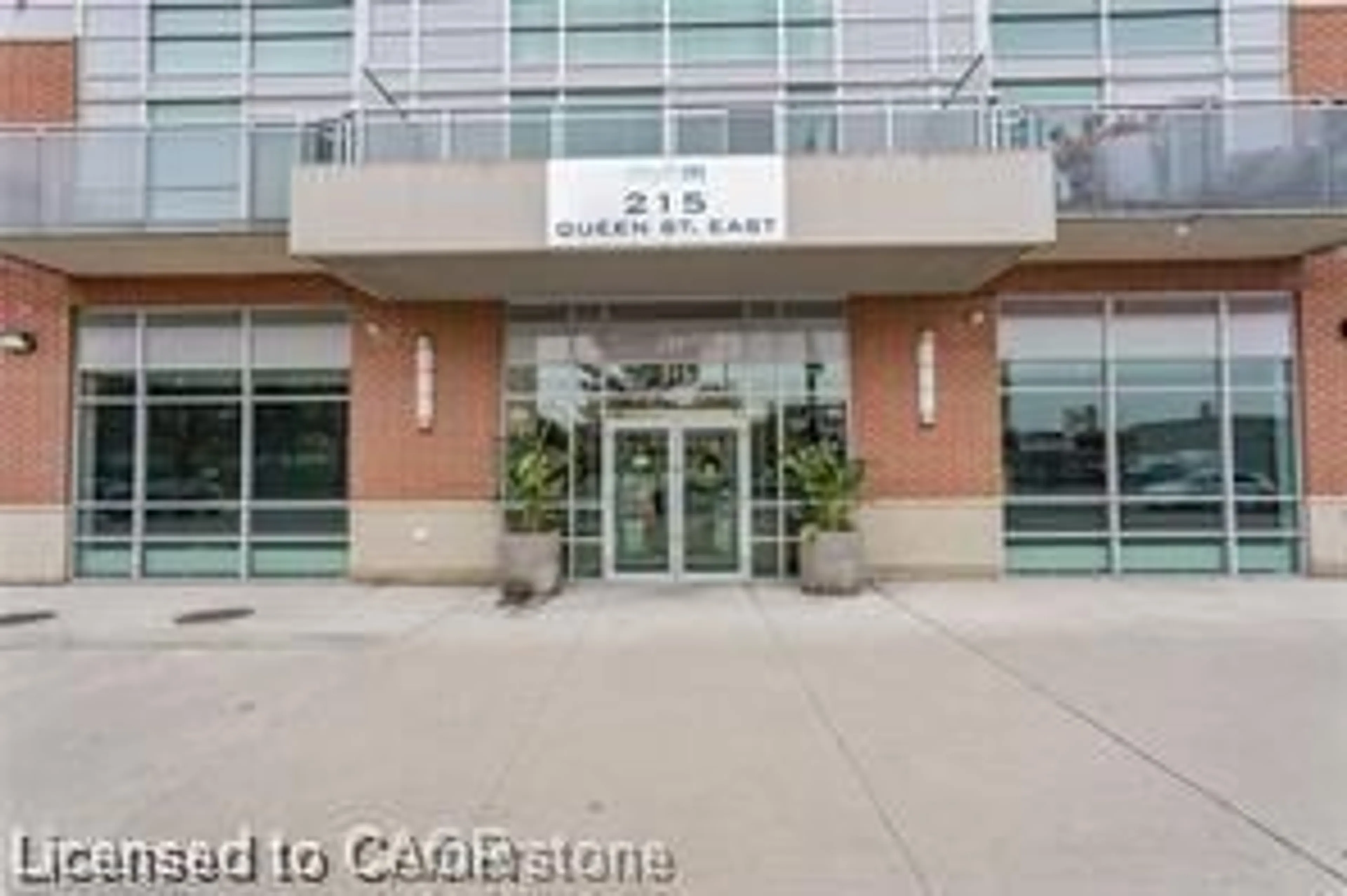 Indoor foyer for 215 Queen St #711, Brampton Ontario L6W 0A9