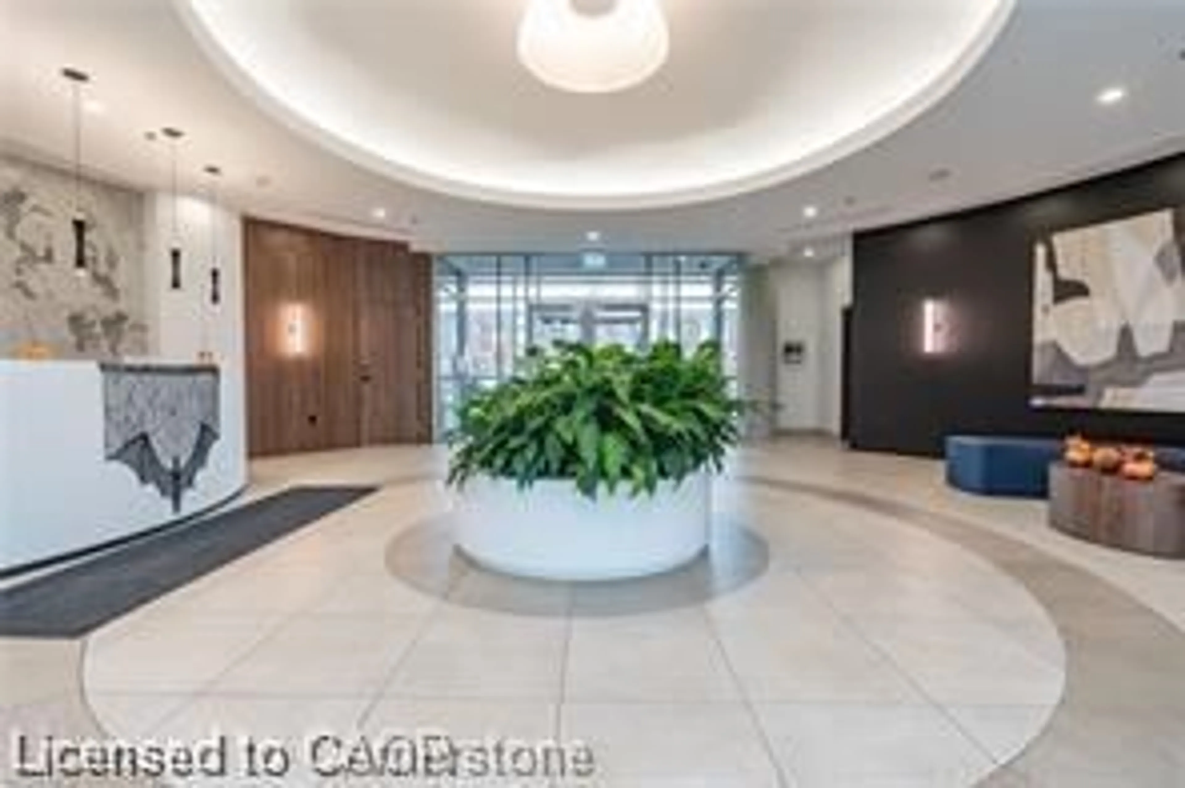 Indoor foyer for 215 Queen St #711, Brampton Ontario L6W 0A9