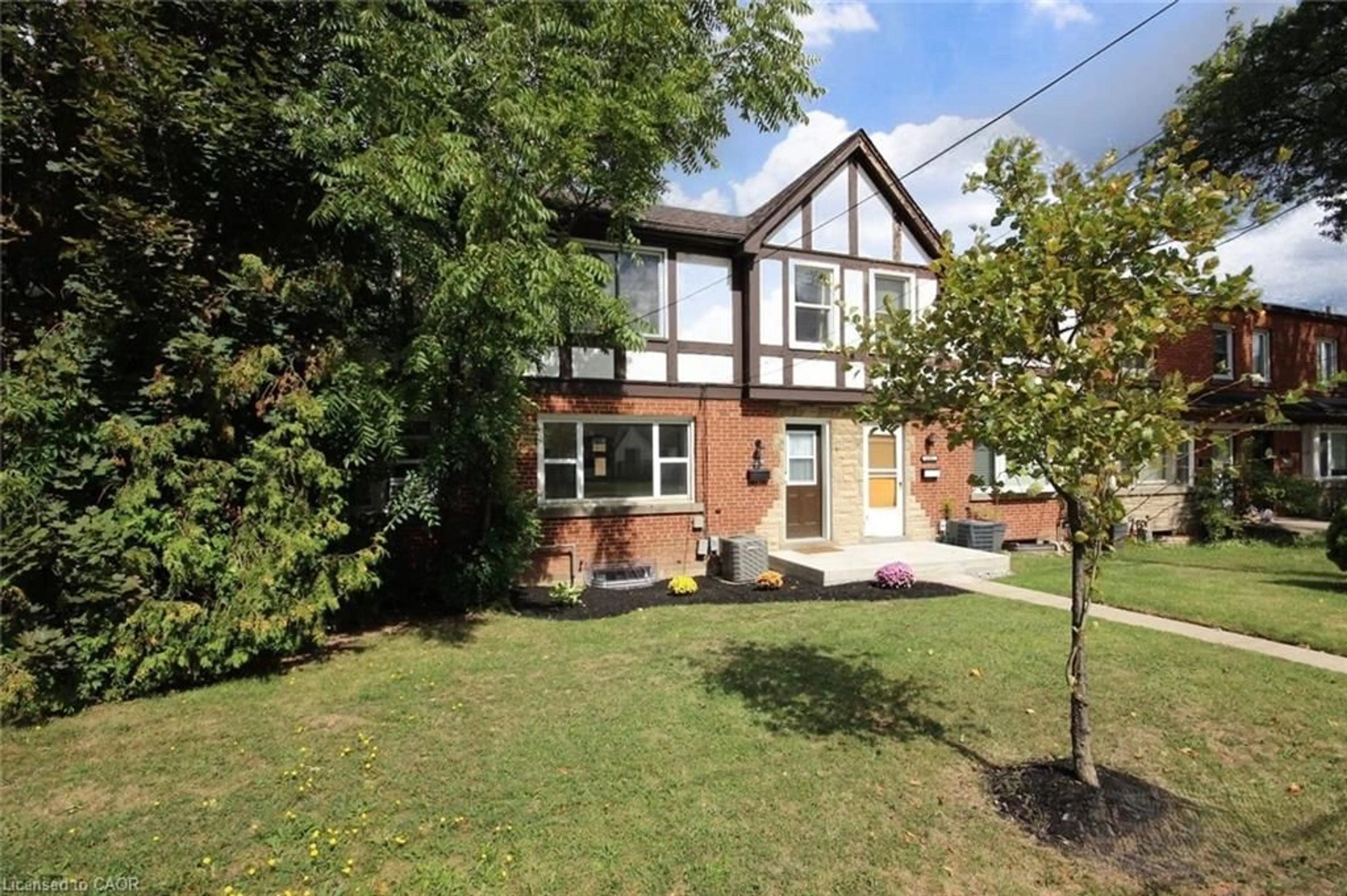 A pic from outside/outdoor area/front of a property/back of a property/a pic from drone, street for 2279 King St, Hamilton Ontario L8K 1X5