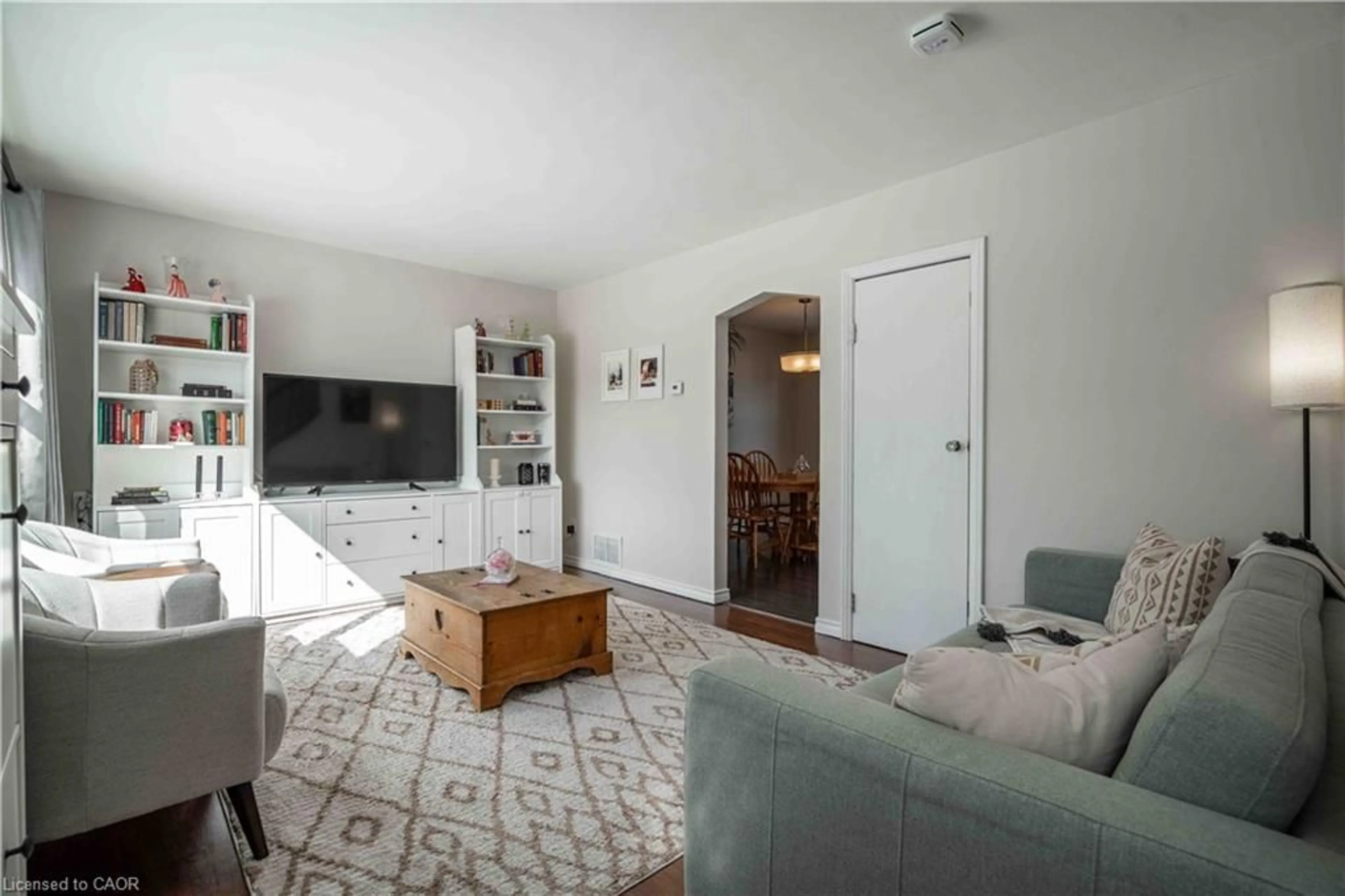 Living room with furniture, unknown for 2279 King St, Hamilton Ontario L8K 1X5