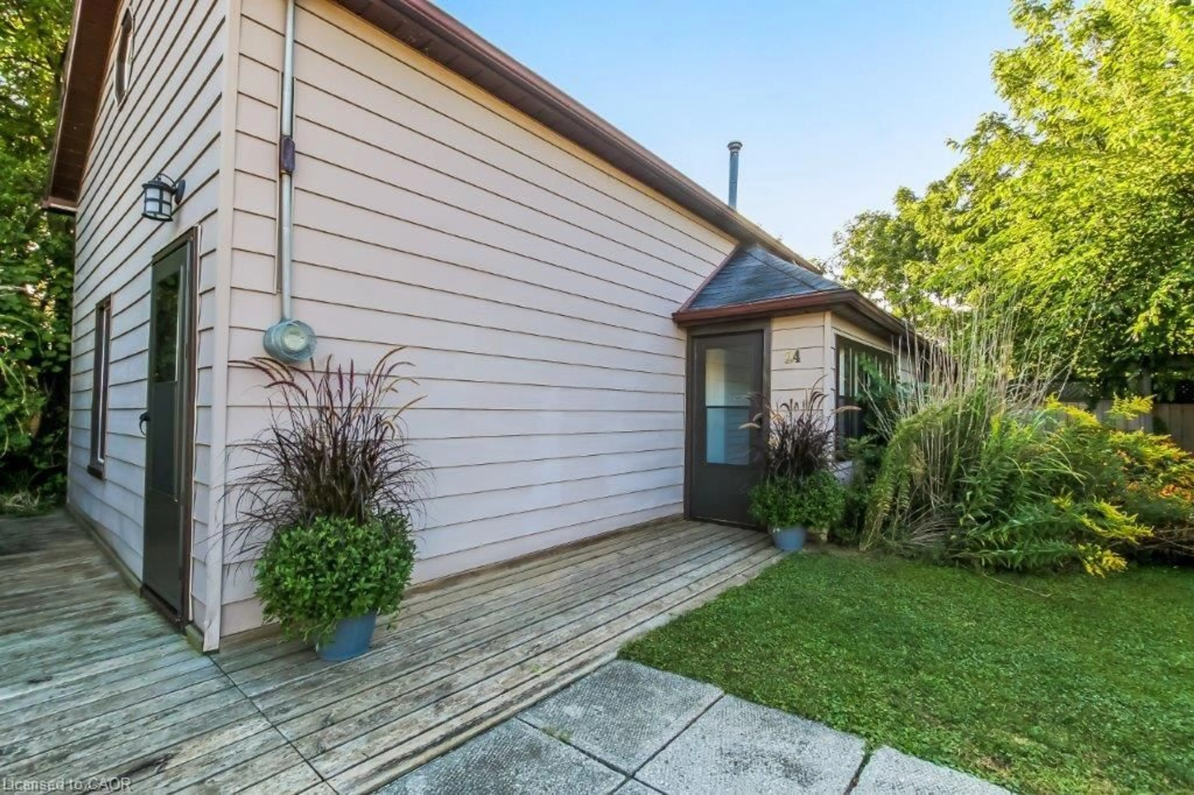 Patio, street for 24 Centre St, Port Rowan Ontario N0E 1M0