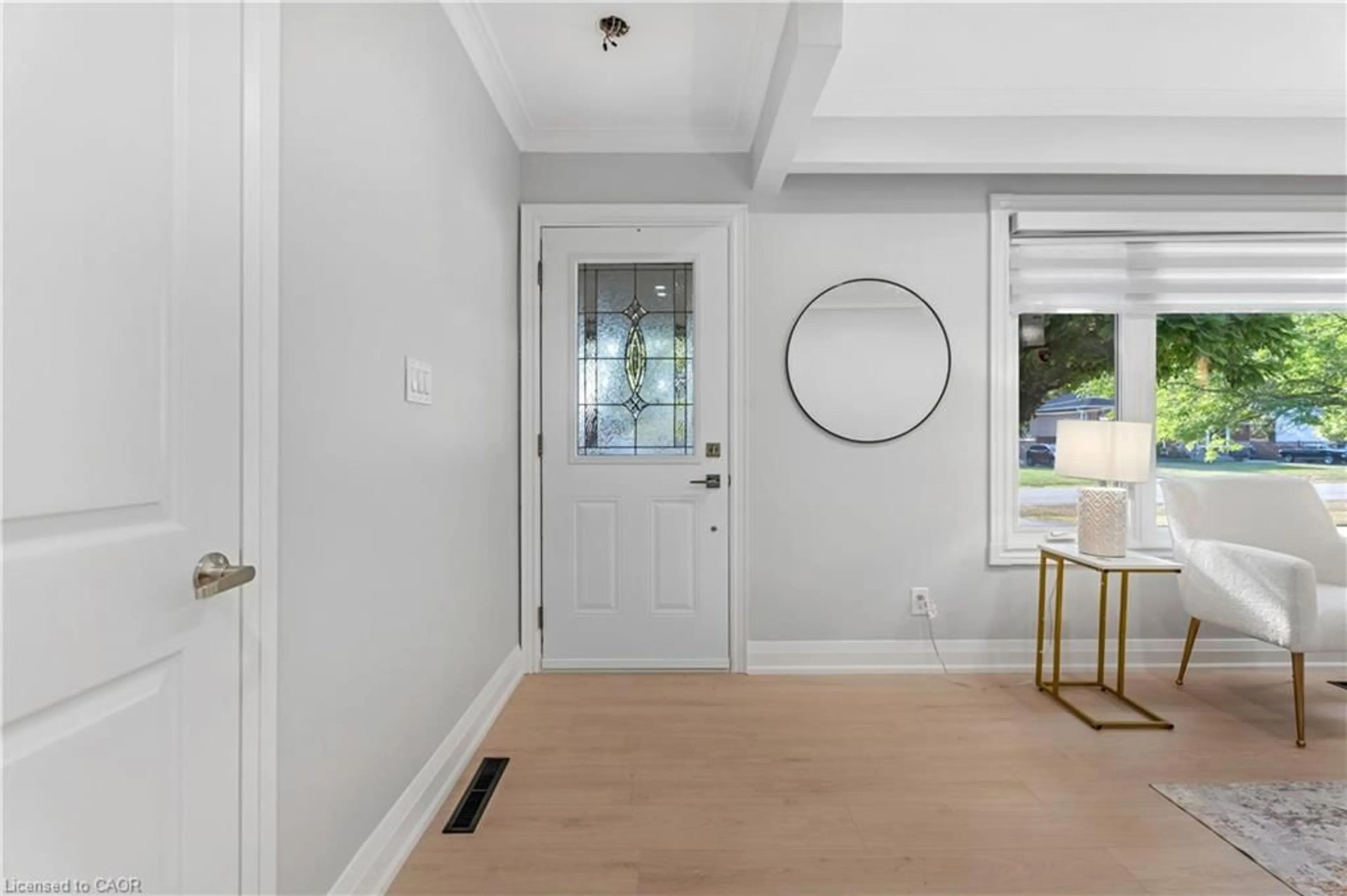 Indoor entryway for 19 Old Orchard Ave, Grimsby Ontario L3M 3H9