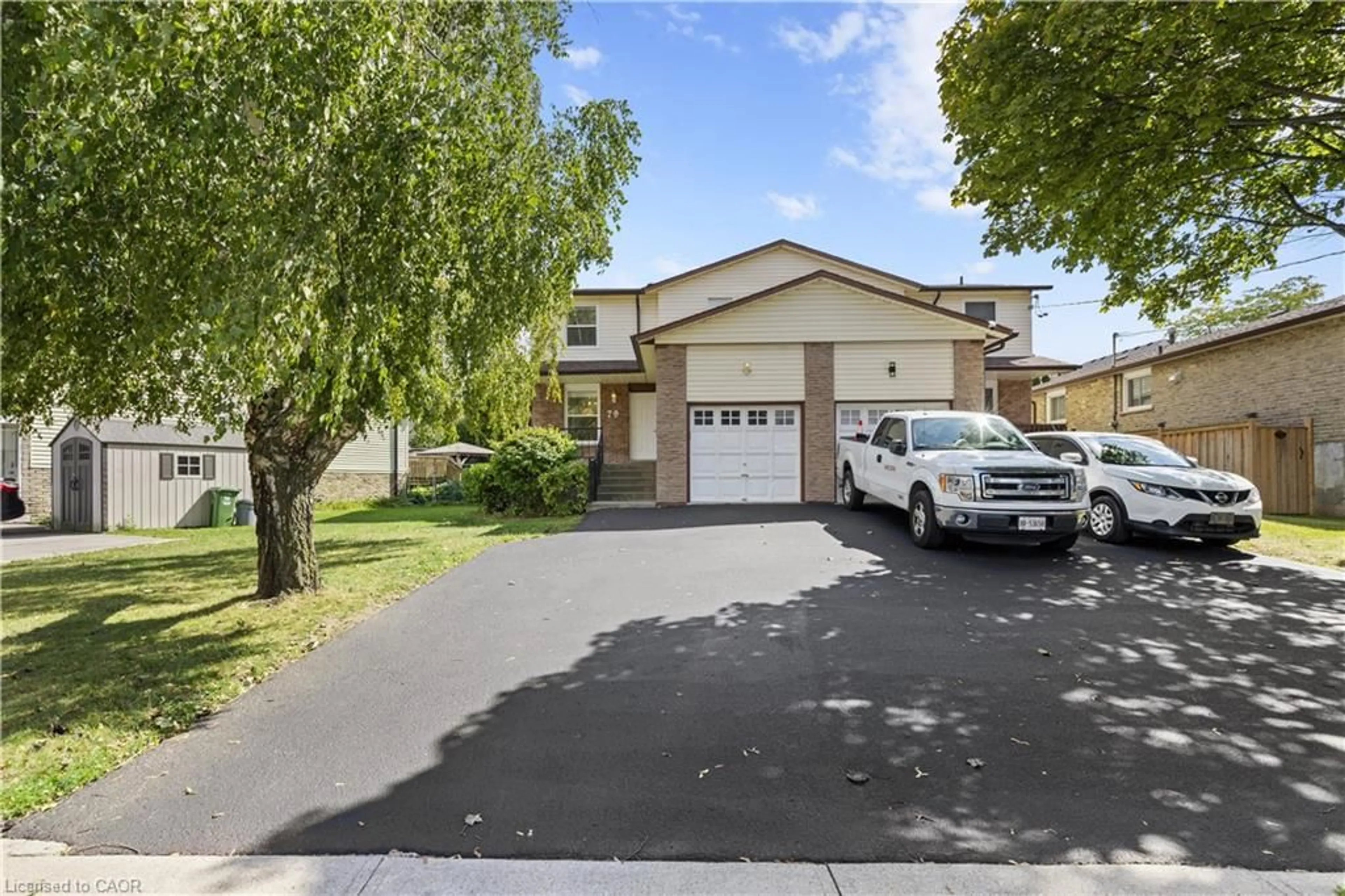 A pic from outside/outdoor area/front of a property/back of a property/a pic from drone, street for 79 Adis Ave, Hamilton Ontario L9C 6T9