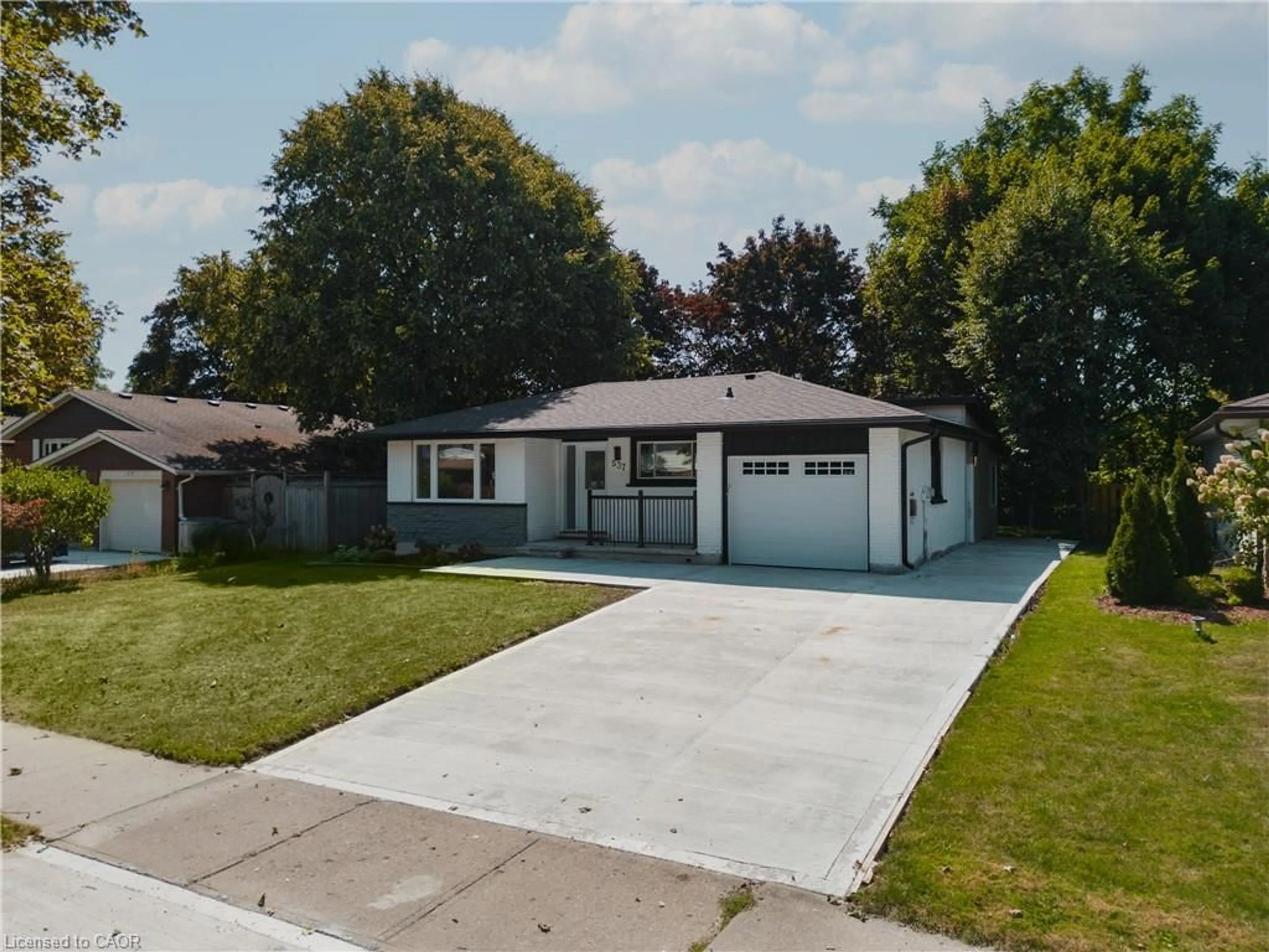 Home with vinyl exterior material, street for 537 Glen Manor Blvd, Waterloo Ontario N2L 4T4