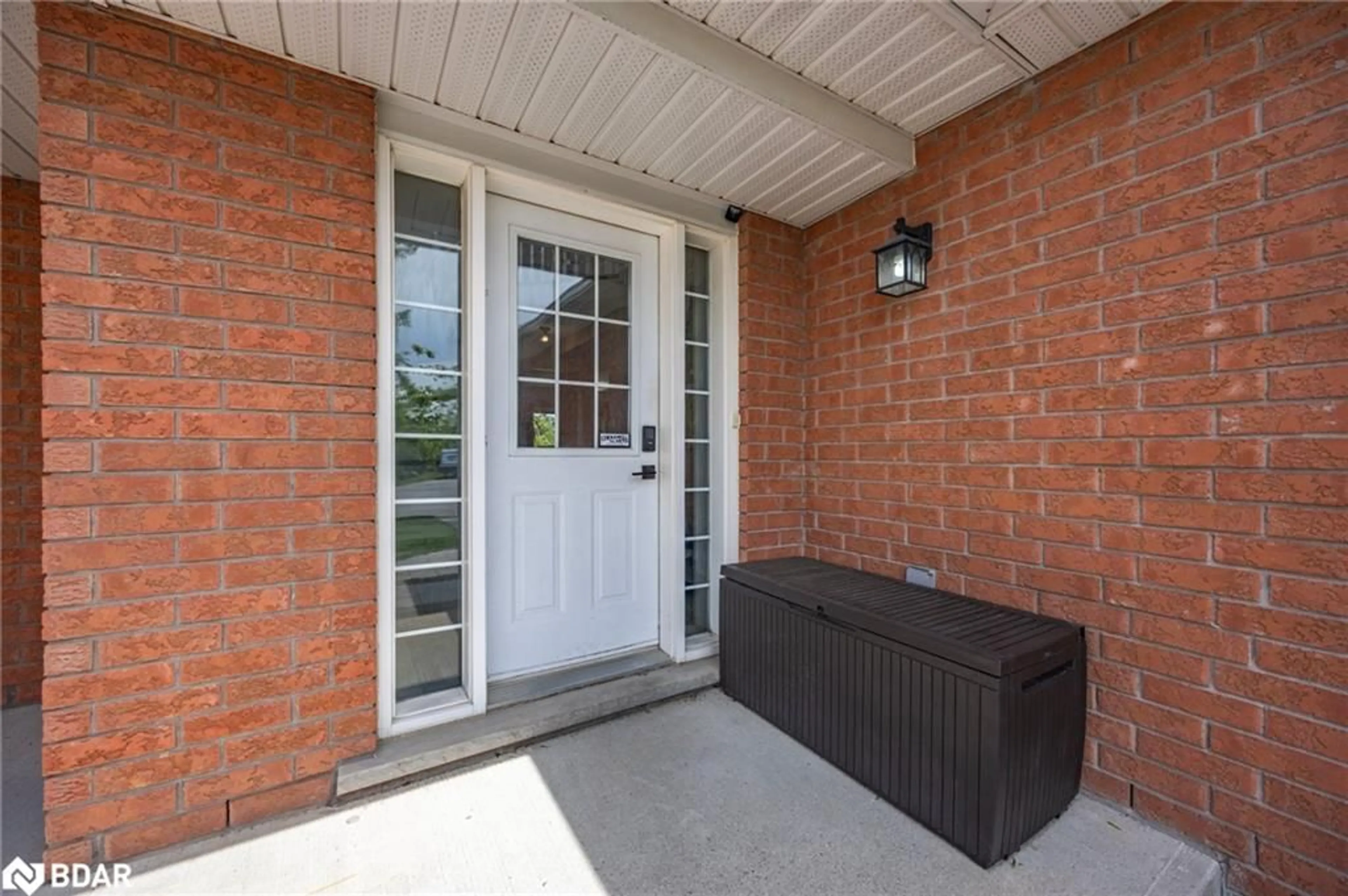 Indoor entryway for 13 Sunset Pl, Barrie Ontario L4N 0T7