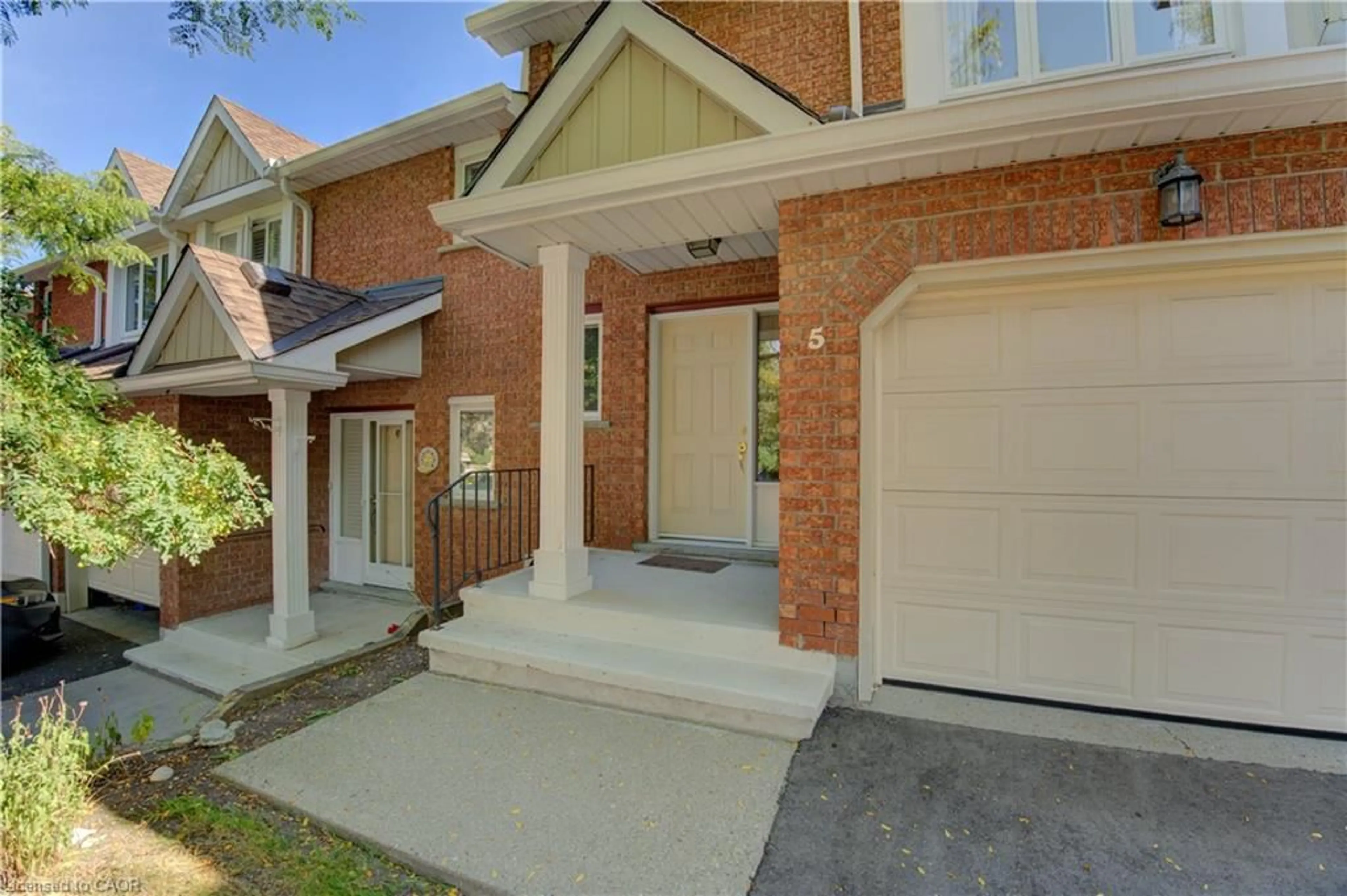 Home with brick exterior material, street for 523 Beechwood Dr #5, Waterloo Ontario N2T 2G7