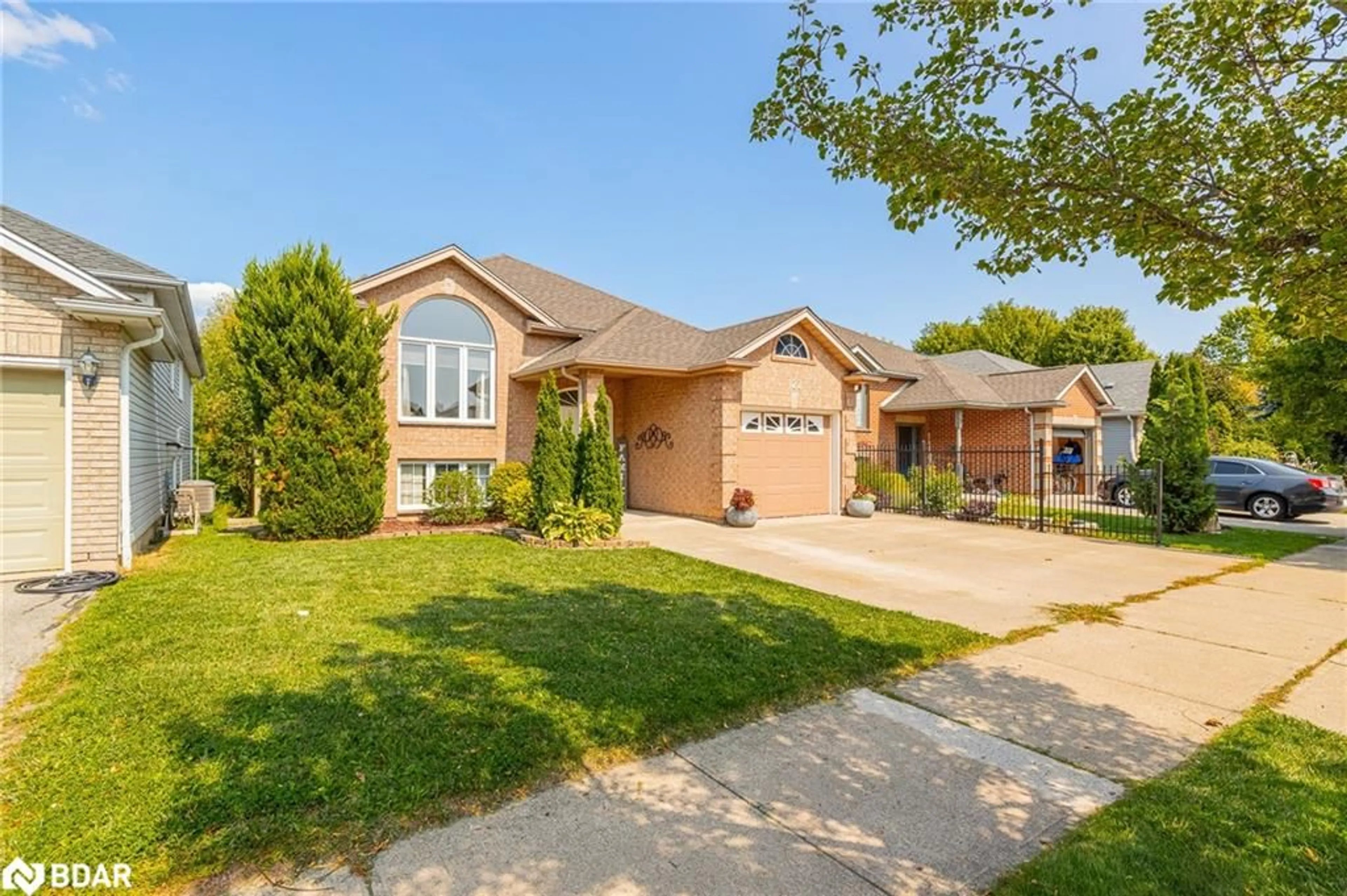 Home with brick exterior material, street for 122 Gretel Pl, Welland Ontario L3C 7H5