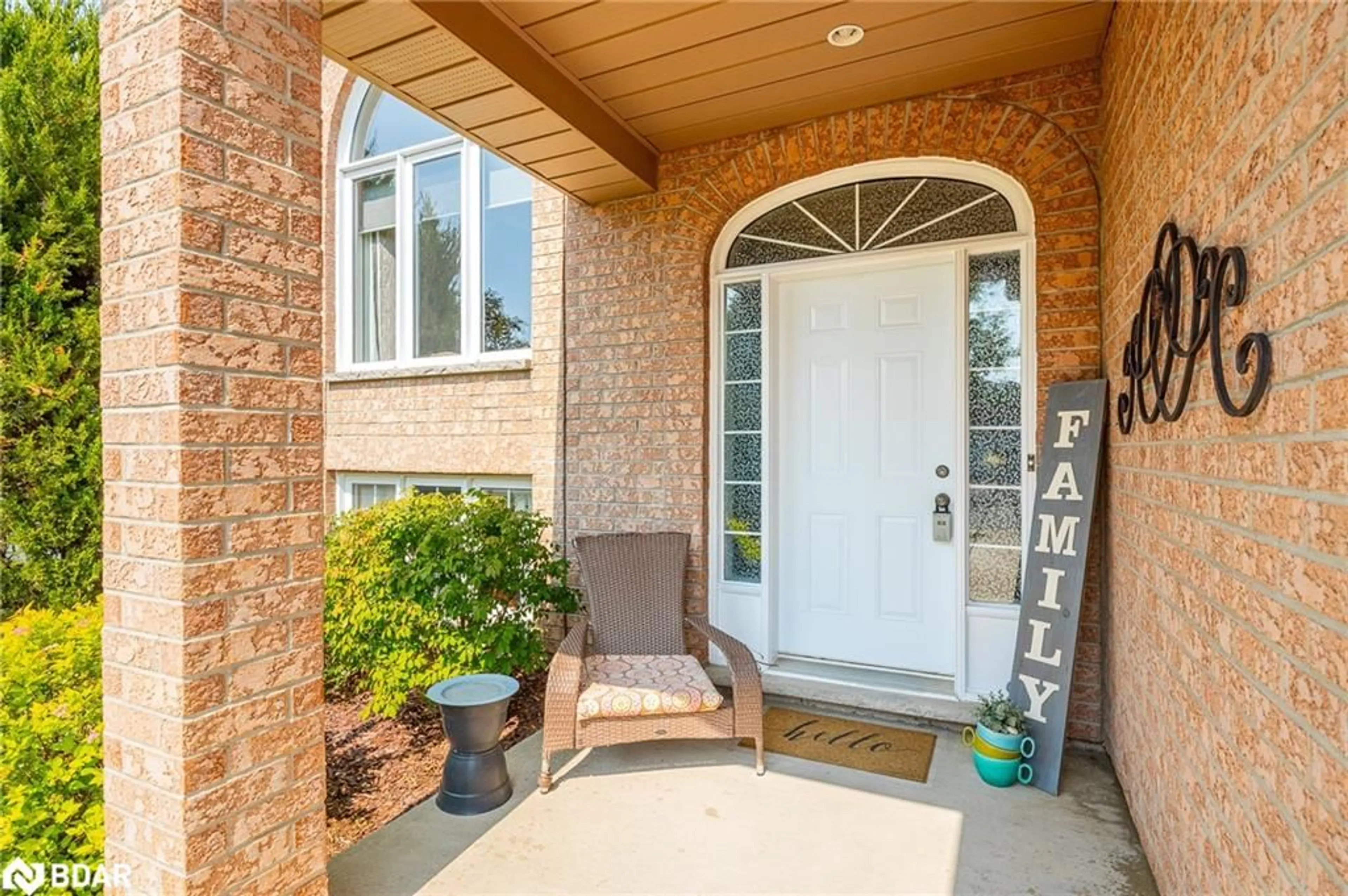 Indoor entryway for 122 Gretel Pl, Welland Ontario L3C 7H5