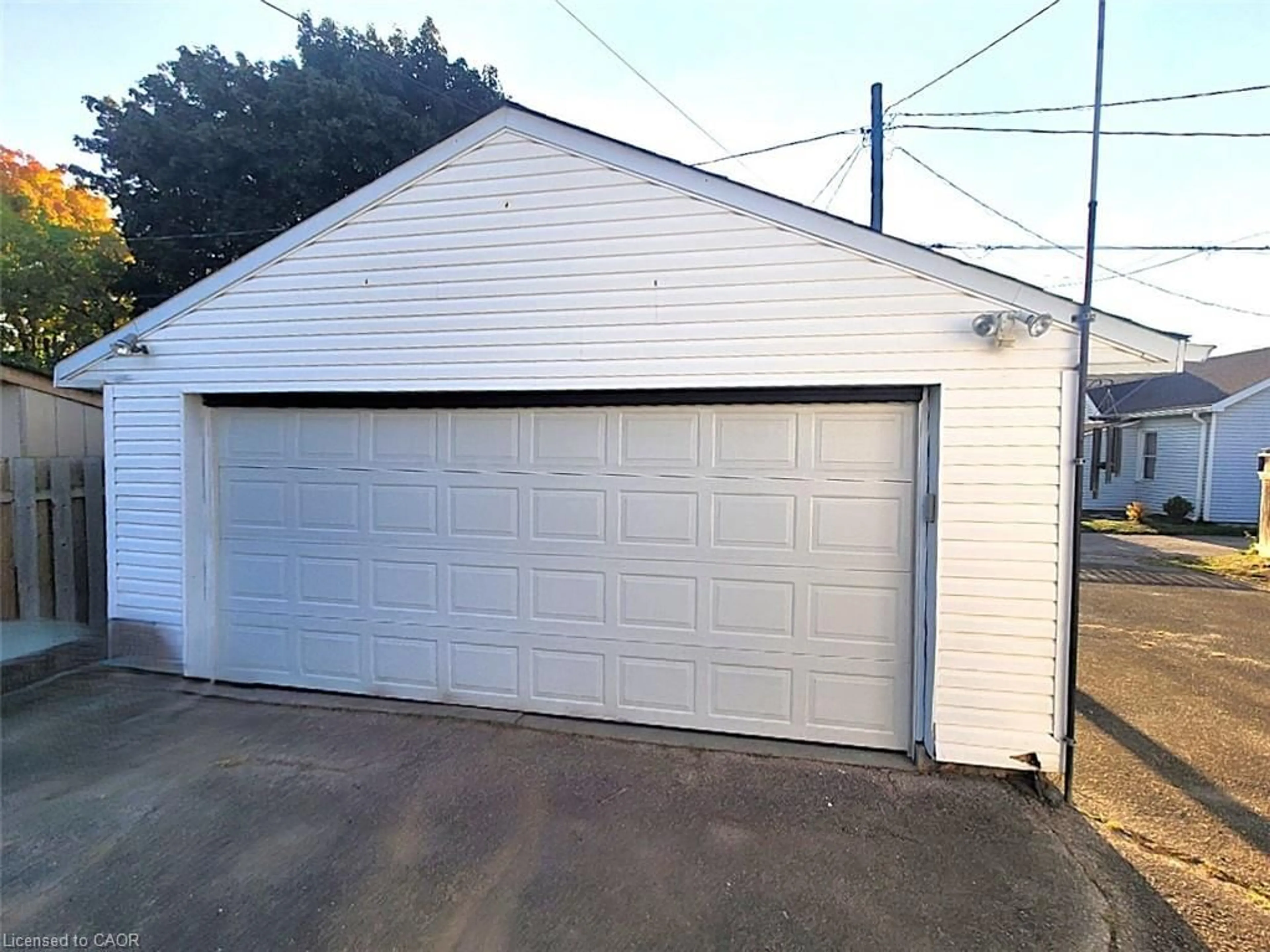 Indoor garage for 146 Whitley St, Cambridge Ontario N3H 4K6