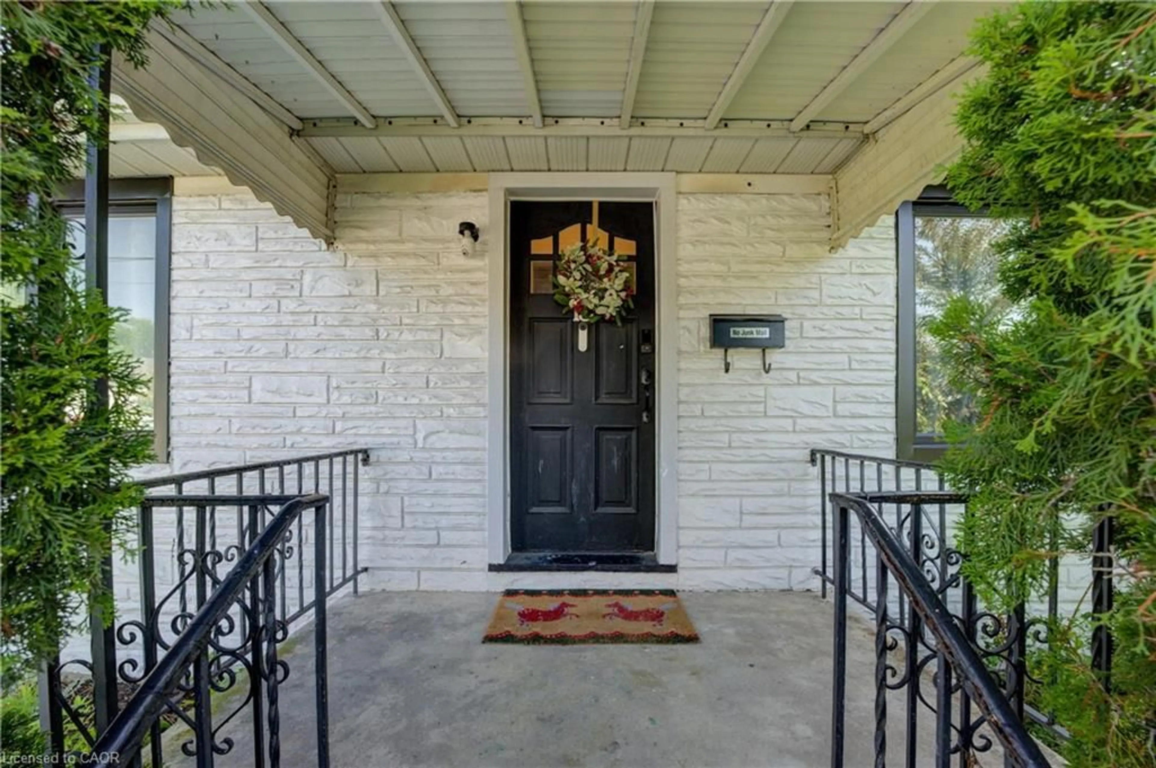 Indoor entryway for 15 West 1st St, Hamilton Ontario L9C 3B5