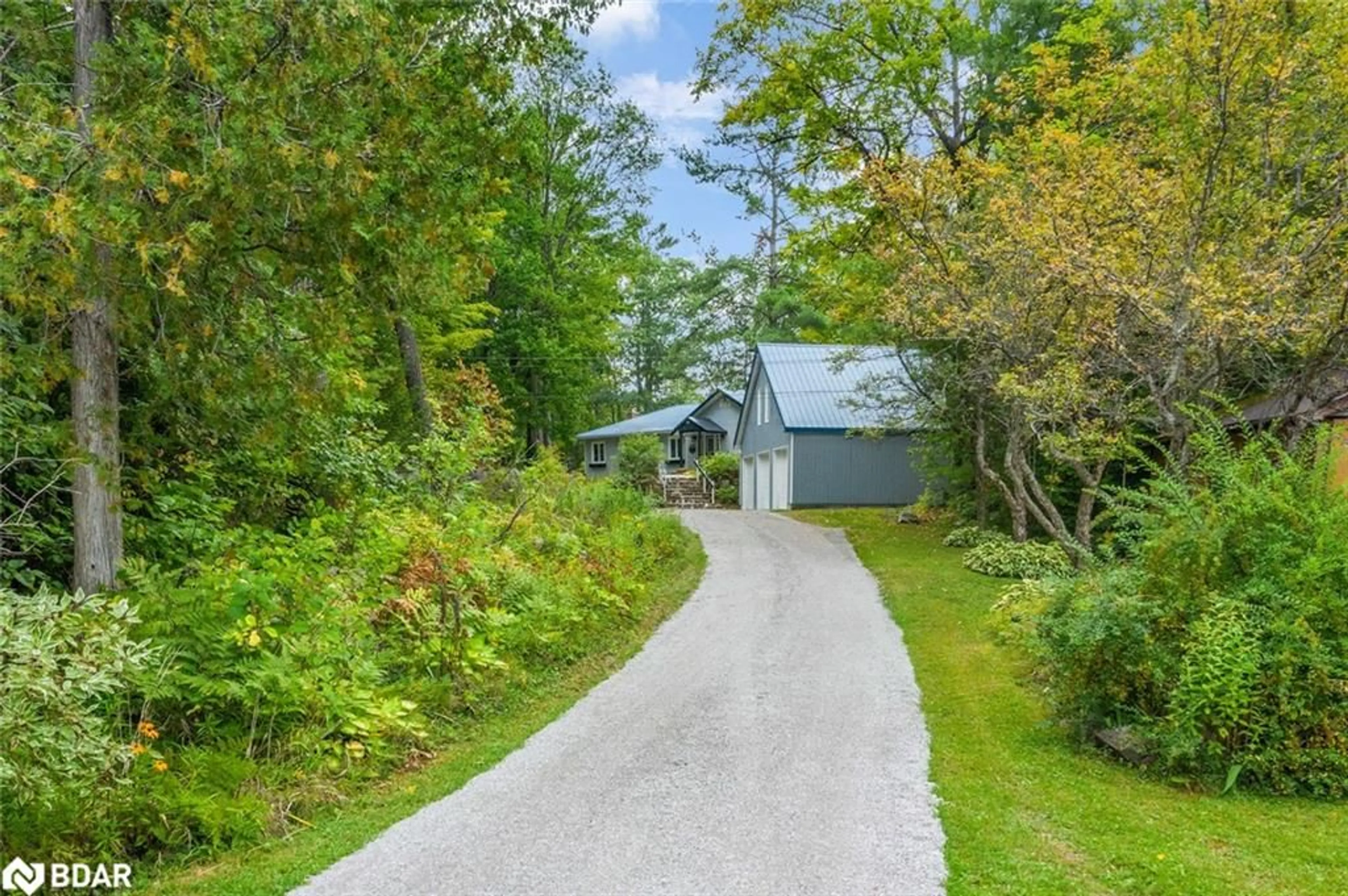 A pic from outside/outdoor area/front of a property/back of a property/a pic from drone, street for 3183 Green River Drive, Severn Ontario L0K 2B0