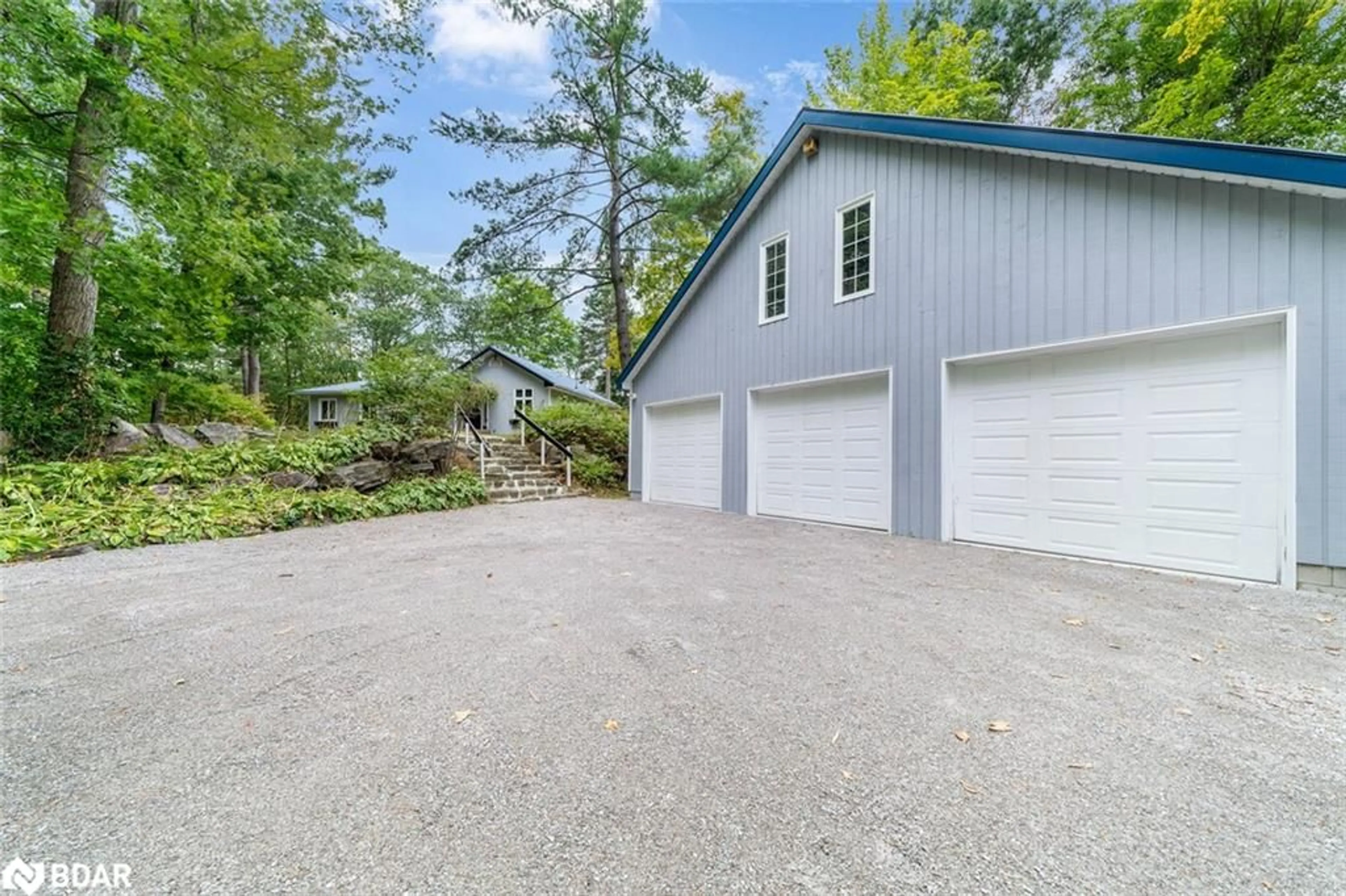 Indoor garage for 3183 Green River Drive, Severn Ontario L0K 2B0