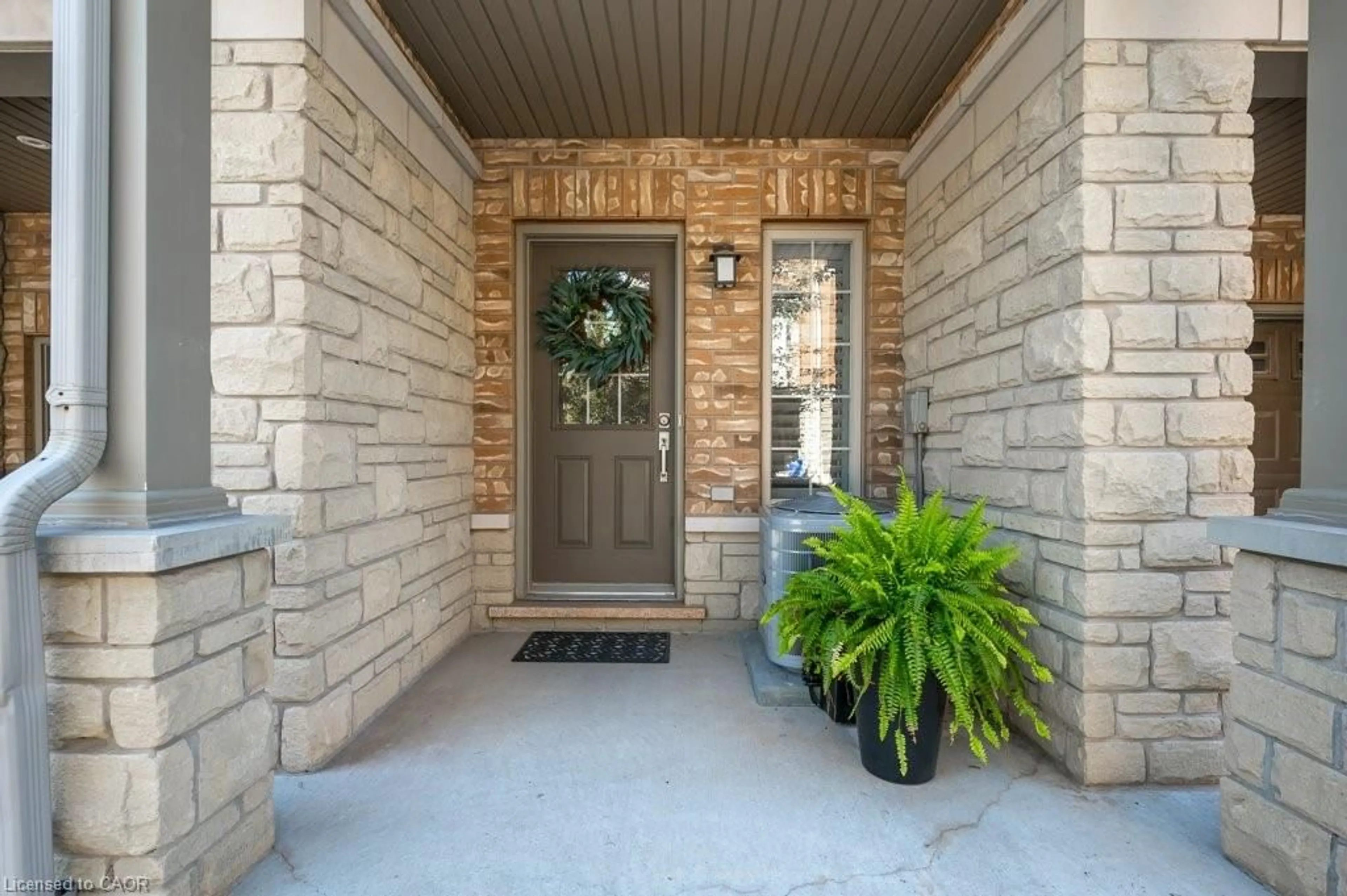 Indoor entryway for 624 Forgett Common, Burlington Ontario L7L 0C5