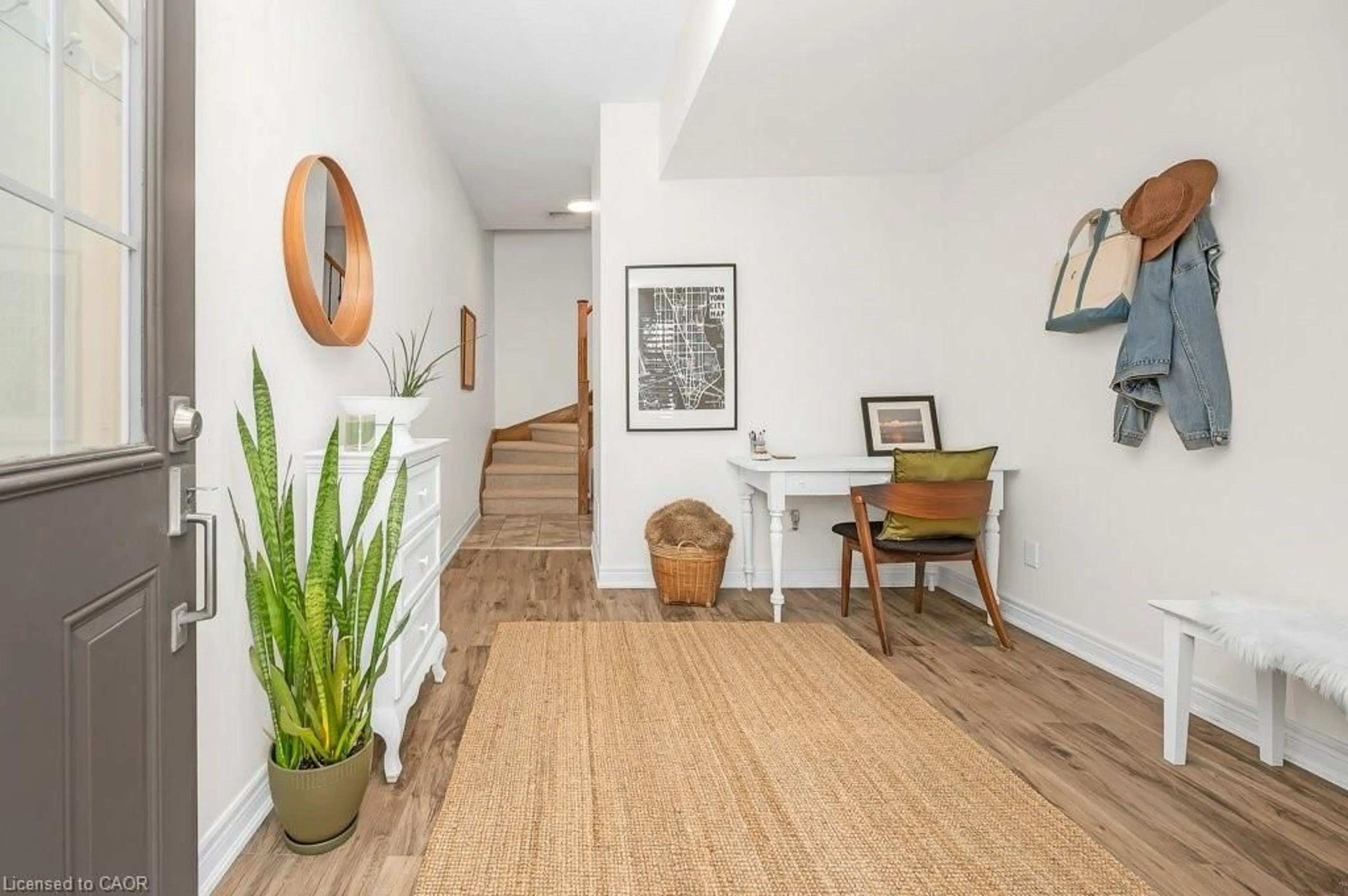 Indoor entryway for 624 Forgett Common, Burlington Ontario L7L 0C5