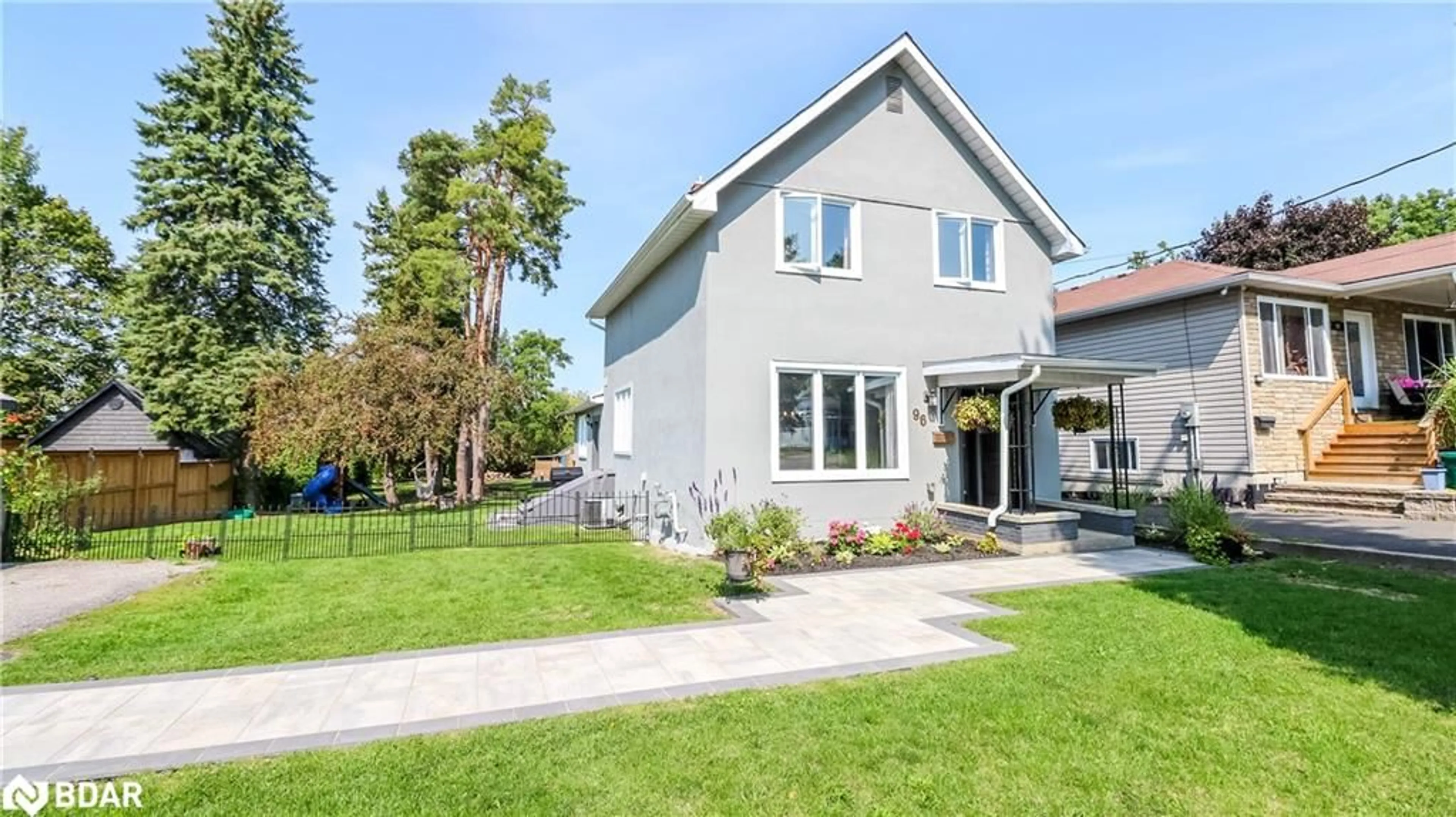Home with vinyl exterior material, street for 96 Bond St, Orillia Ontario L3V 1J8