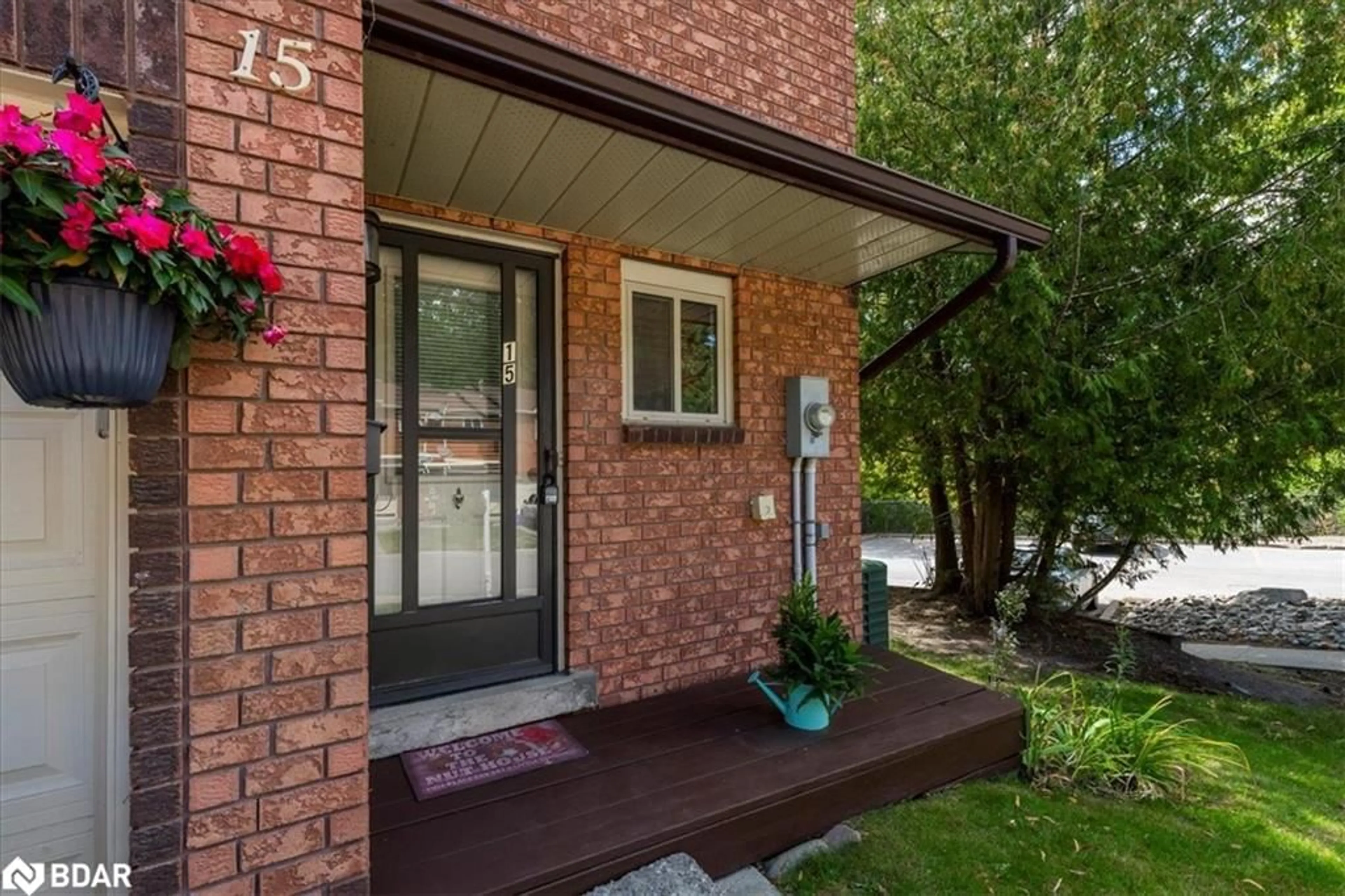 Home with brick exterior material, street for 15 Shadowood Rd #103, Barrie Ontario L4N 7K5
