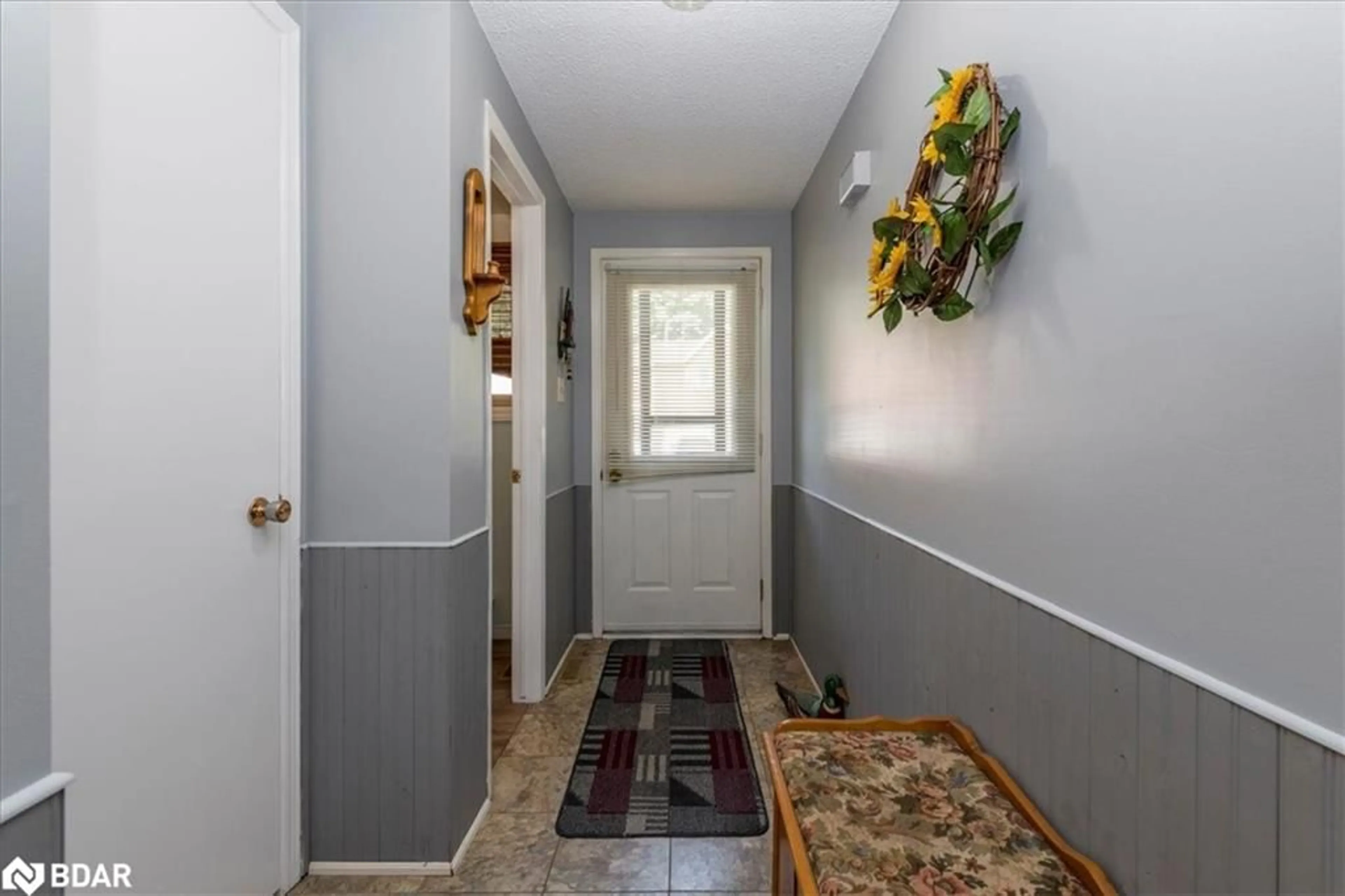 Indoor entryway for 15 Shadowood Rd #103, Barrie Ontario L4N 7K5