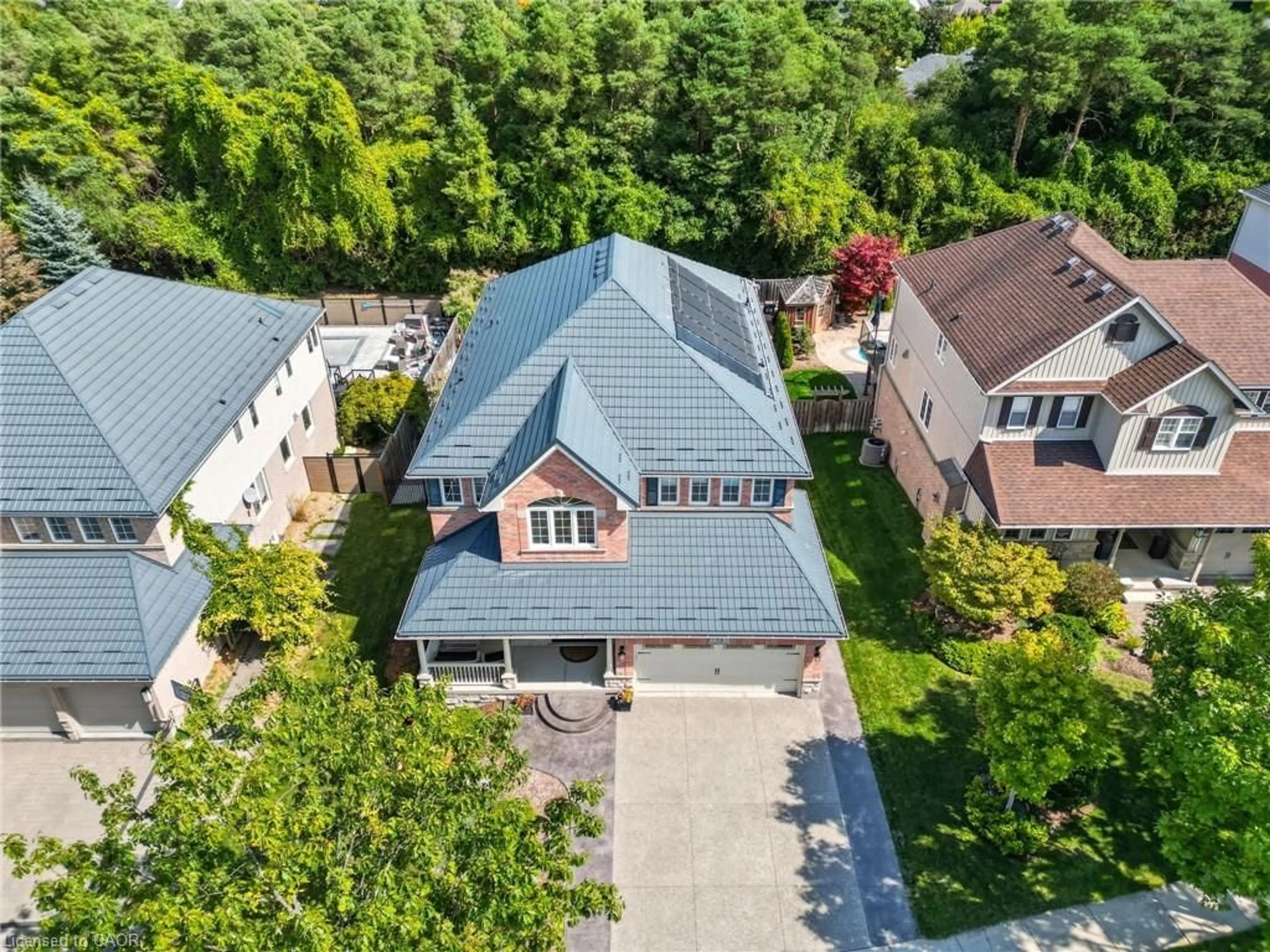 A pic from outside/outdoor area/front of a property/back of a property/a pic from drone, street for 58 Winding Wood Cres, Kitchener Ontario N2P 2L6
