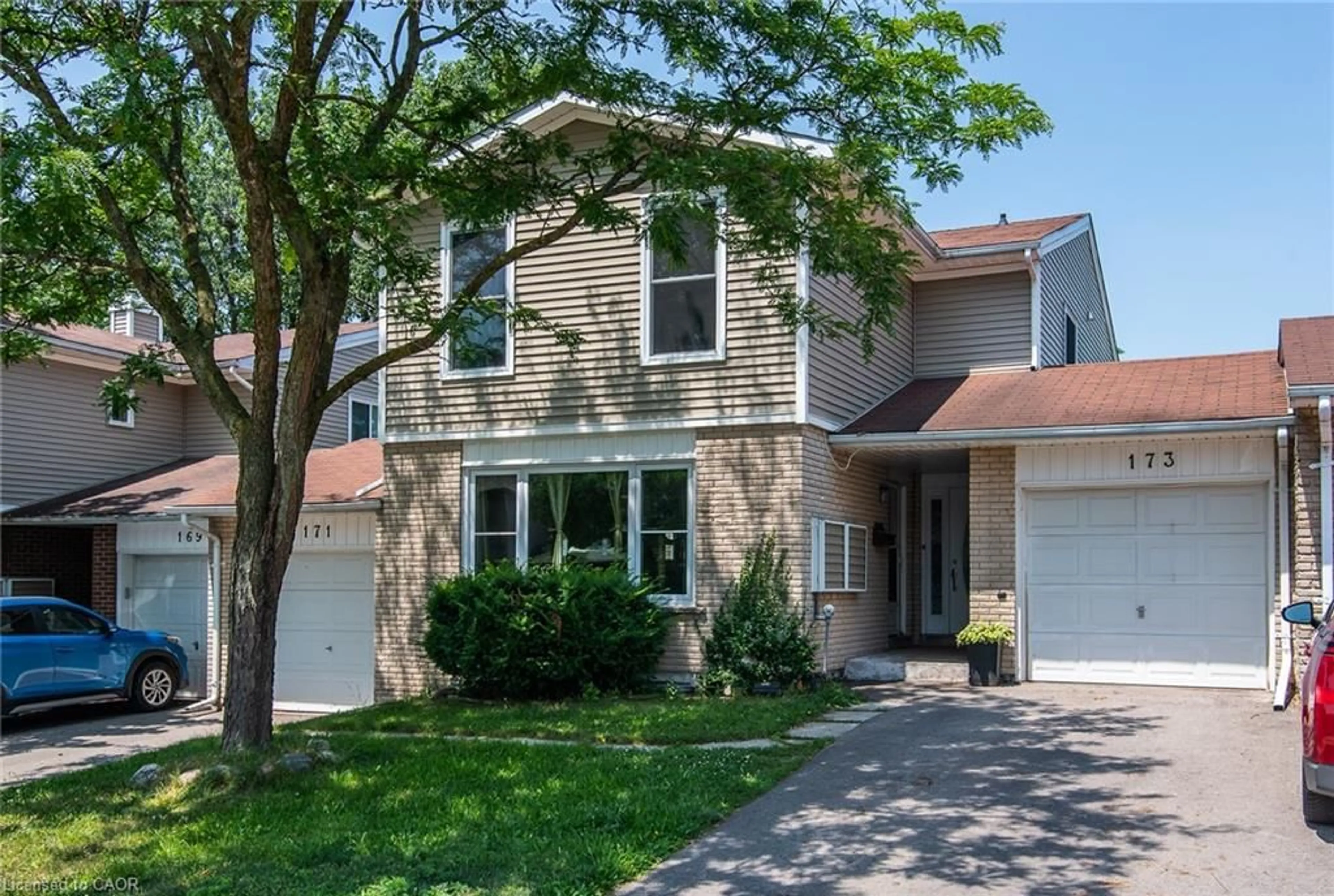 Home with vinyl exterior material, street for 173 Silver Aspen Cres, Kitchener Ontario N2N 1H5