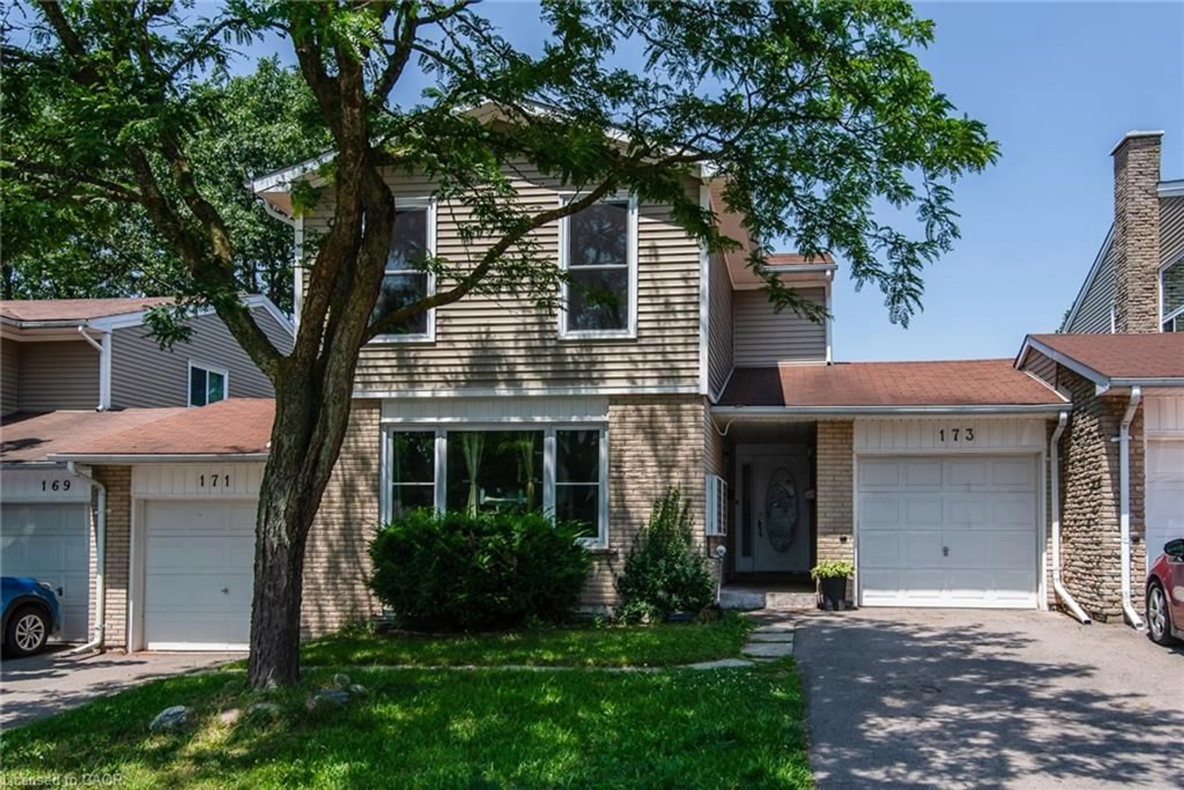 Home with vinyl exterior material, street for 173 Silver Aspen Cres, Kitchener Ontario N2N 1H5