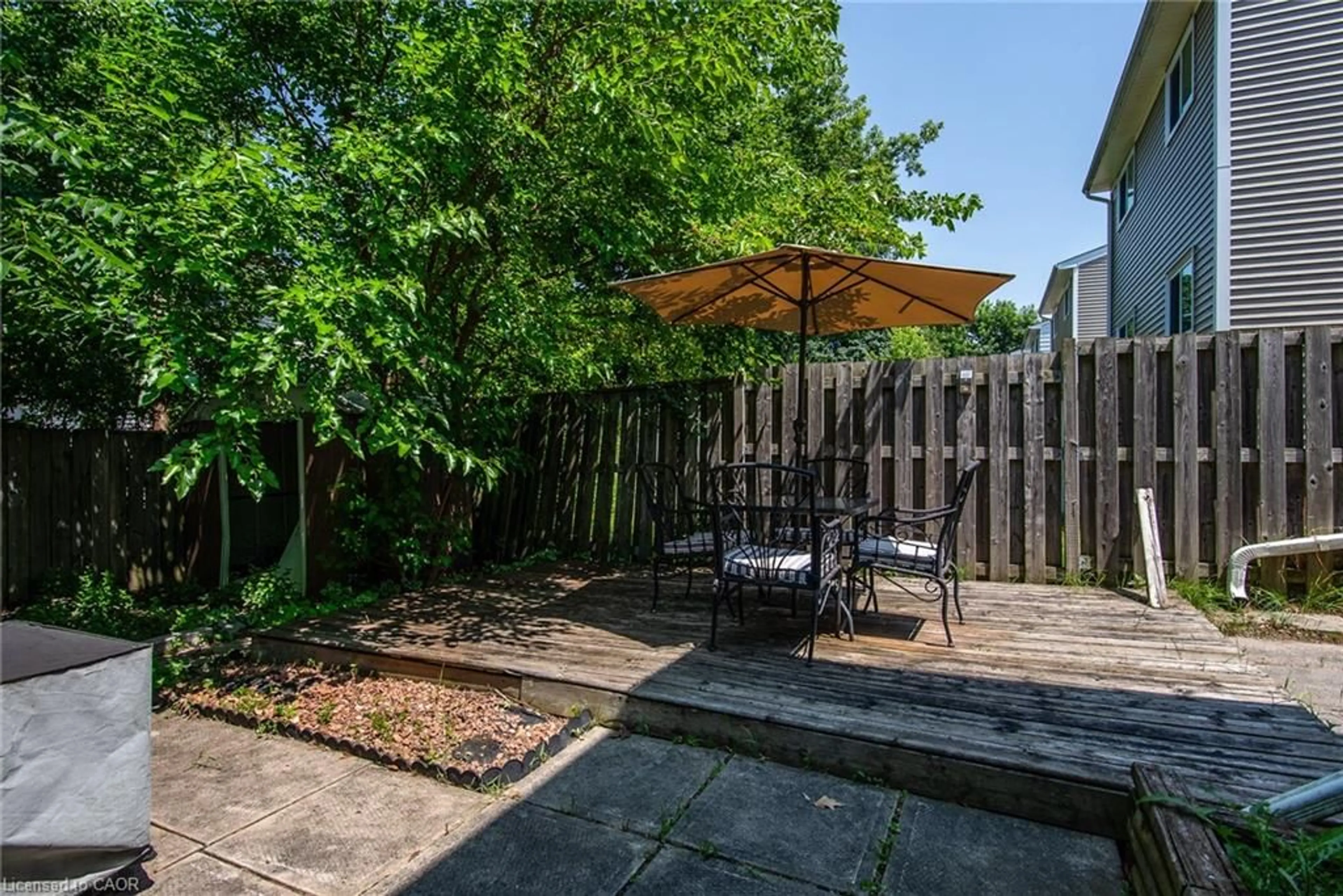 Patio, street for 173 Silver Aspen Cres, Kitchener Ontario N2N 1H5