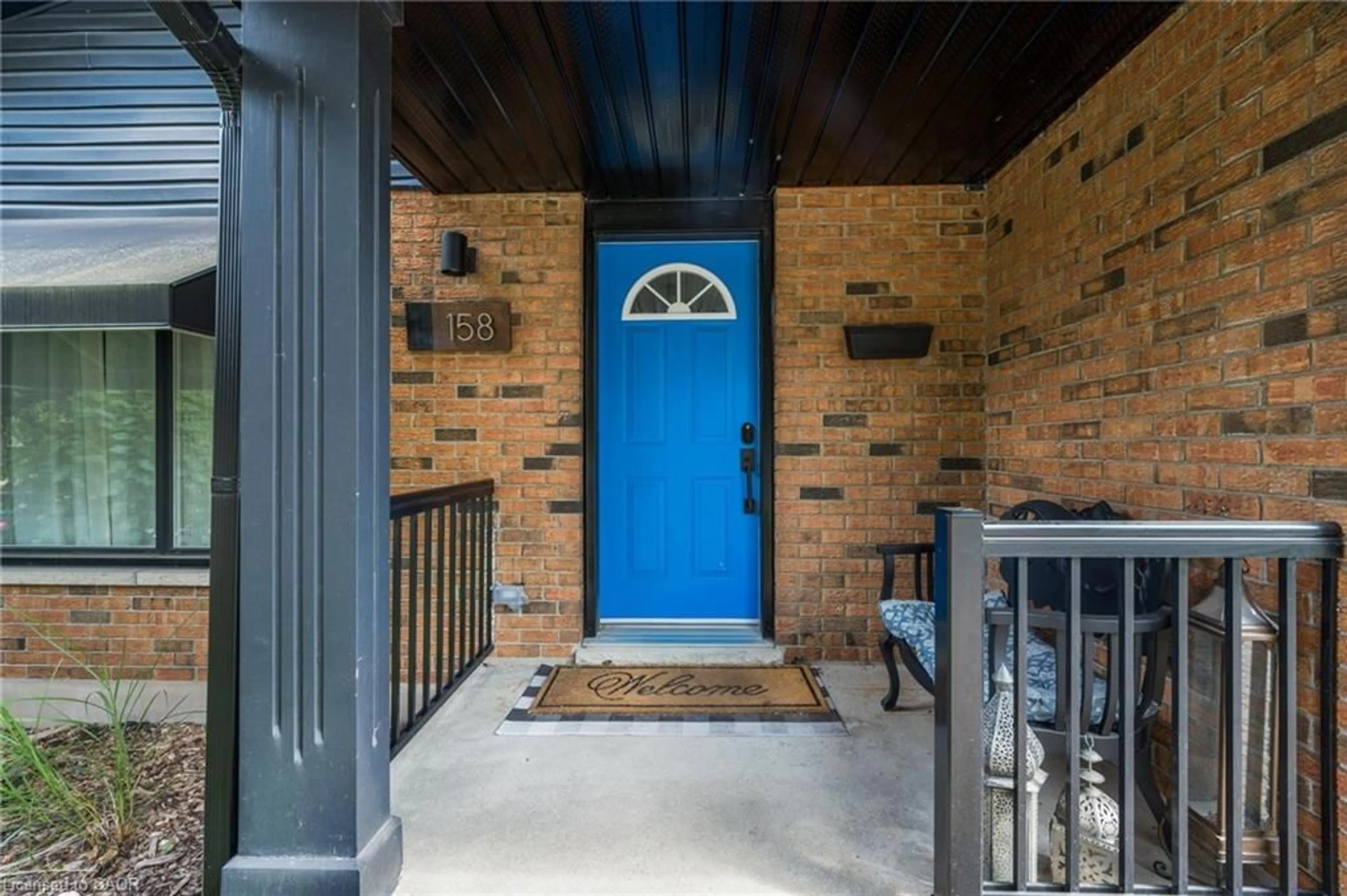 Indoor entryway for 158 Coach Hill Dr, Kitchener Ontario N2E 1P4