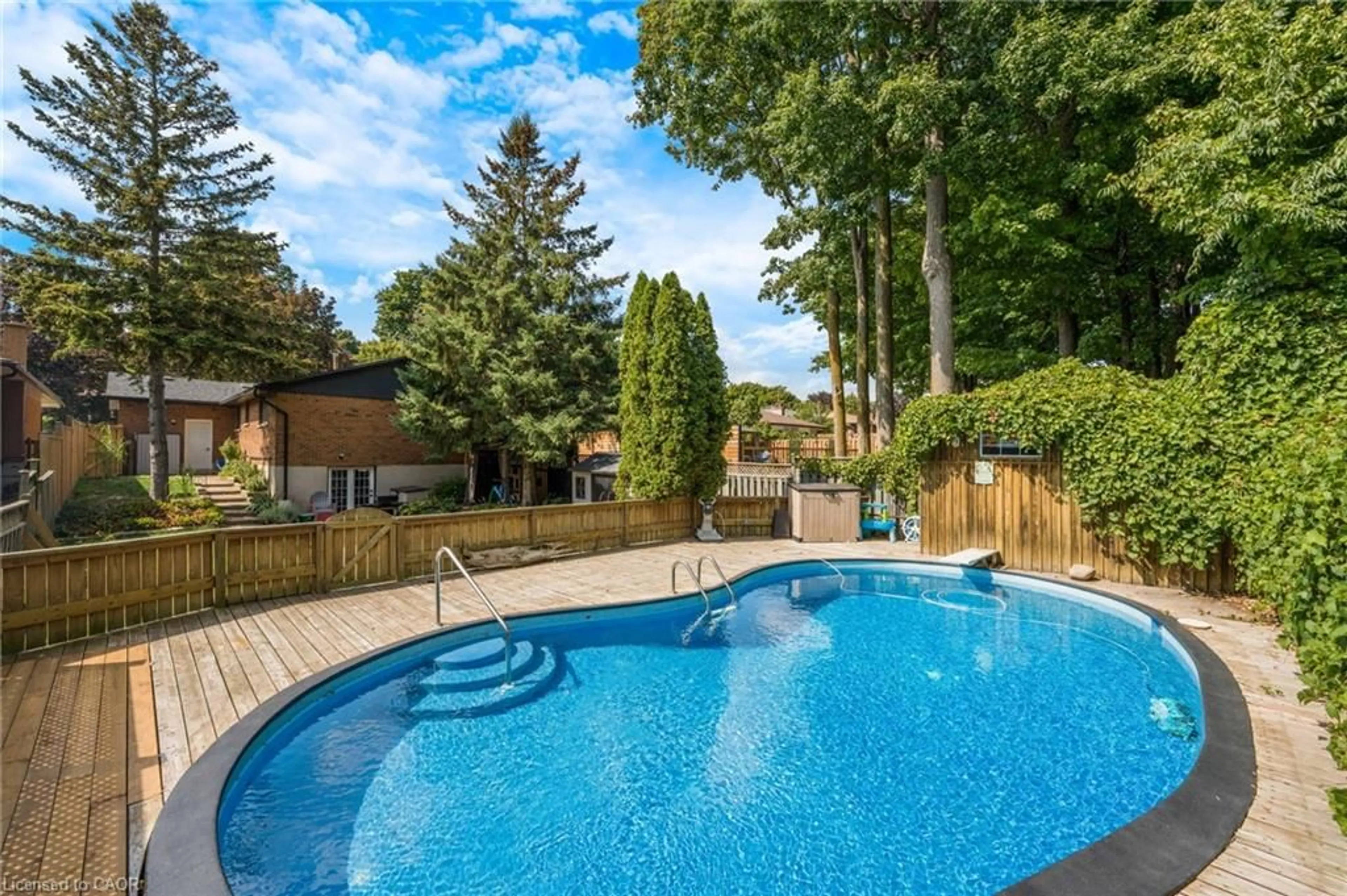 Pool for 158 Coach Hill Dr, Kitchener Ontario N2E 1P4