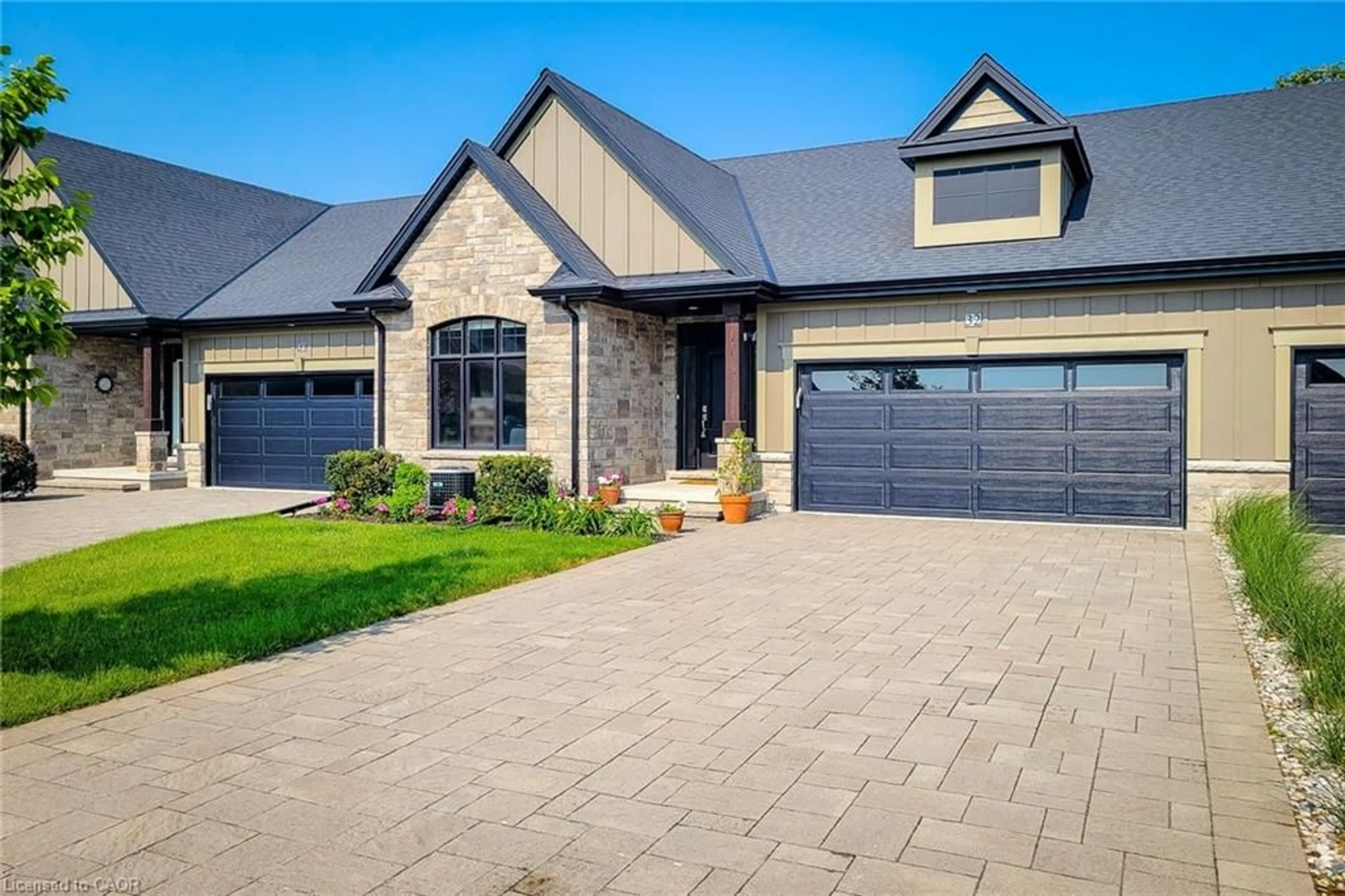 Home with brick exterior material, street for 32 Ridgeview Cres #14, St. Davids Ontario L0S 1J1