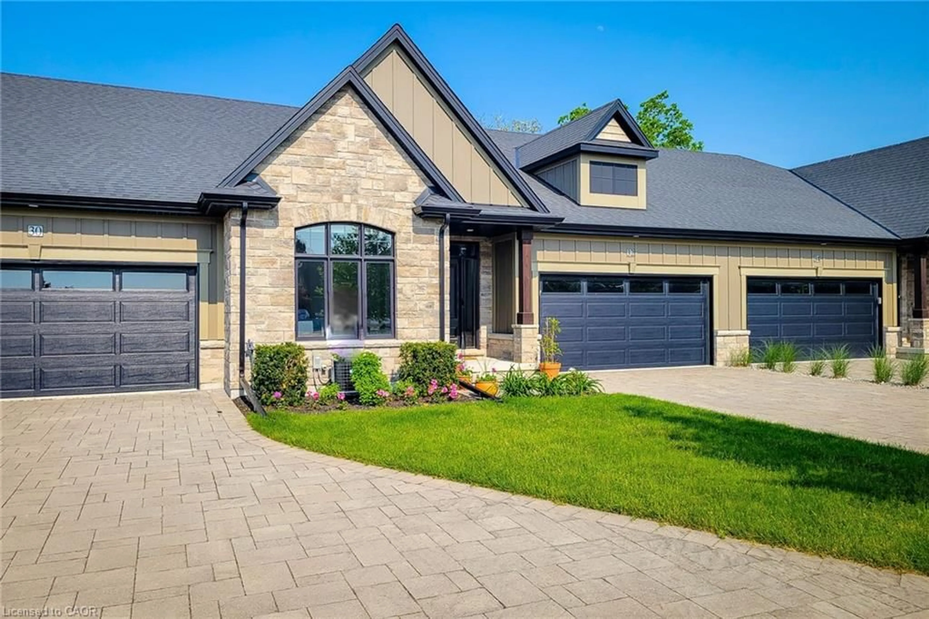 Home with brick exterior material, street for 32 Ridgeview Cres #14, St. Davids Ontario L0S 1J1