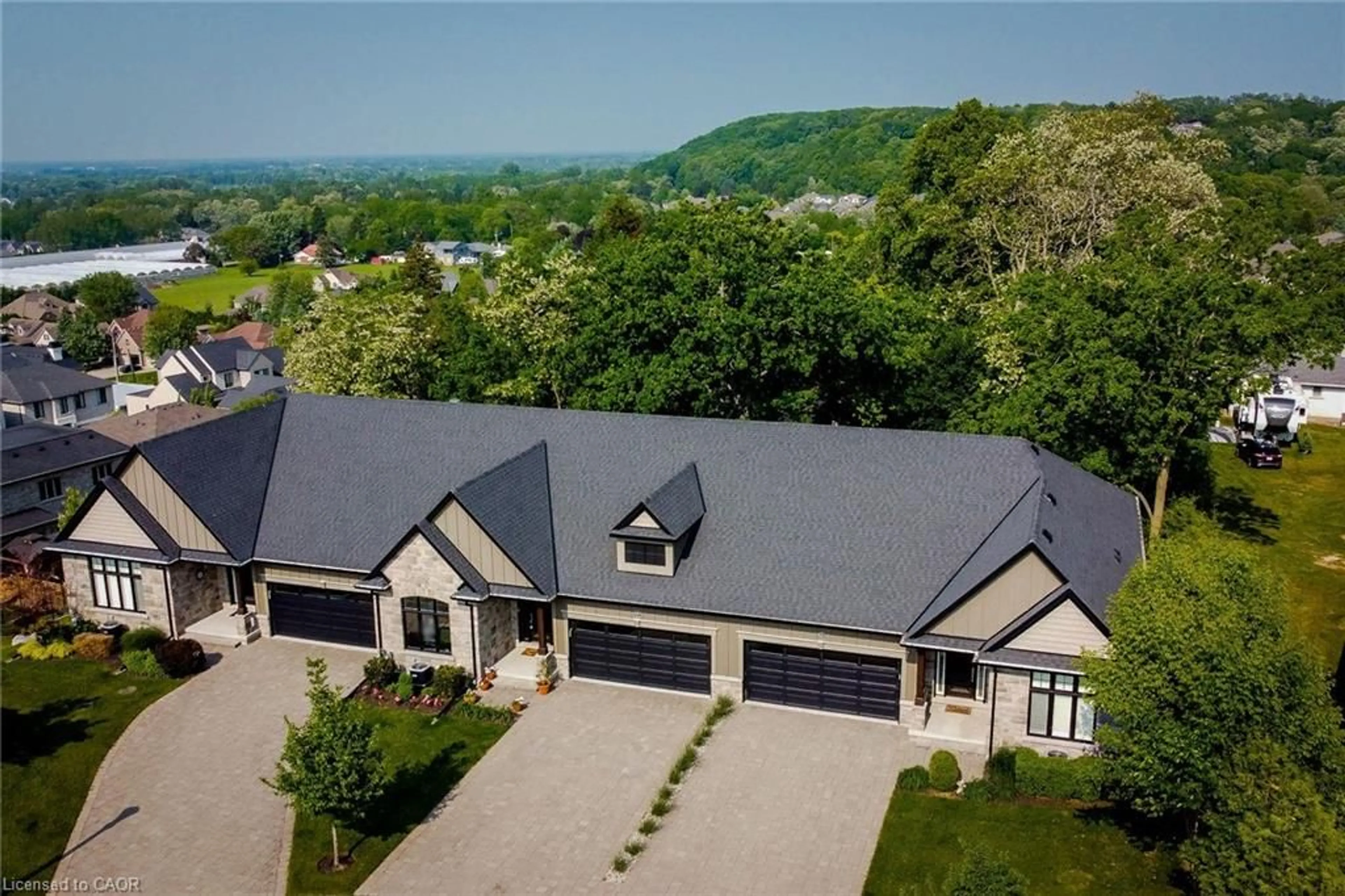 A pic from outside/outdoor area/front of a property/back of a property/a pic from drone, mountain view for 32 Ridgeview Cres #14, St. Davids Ontario L0S 1J1