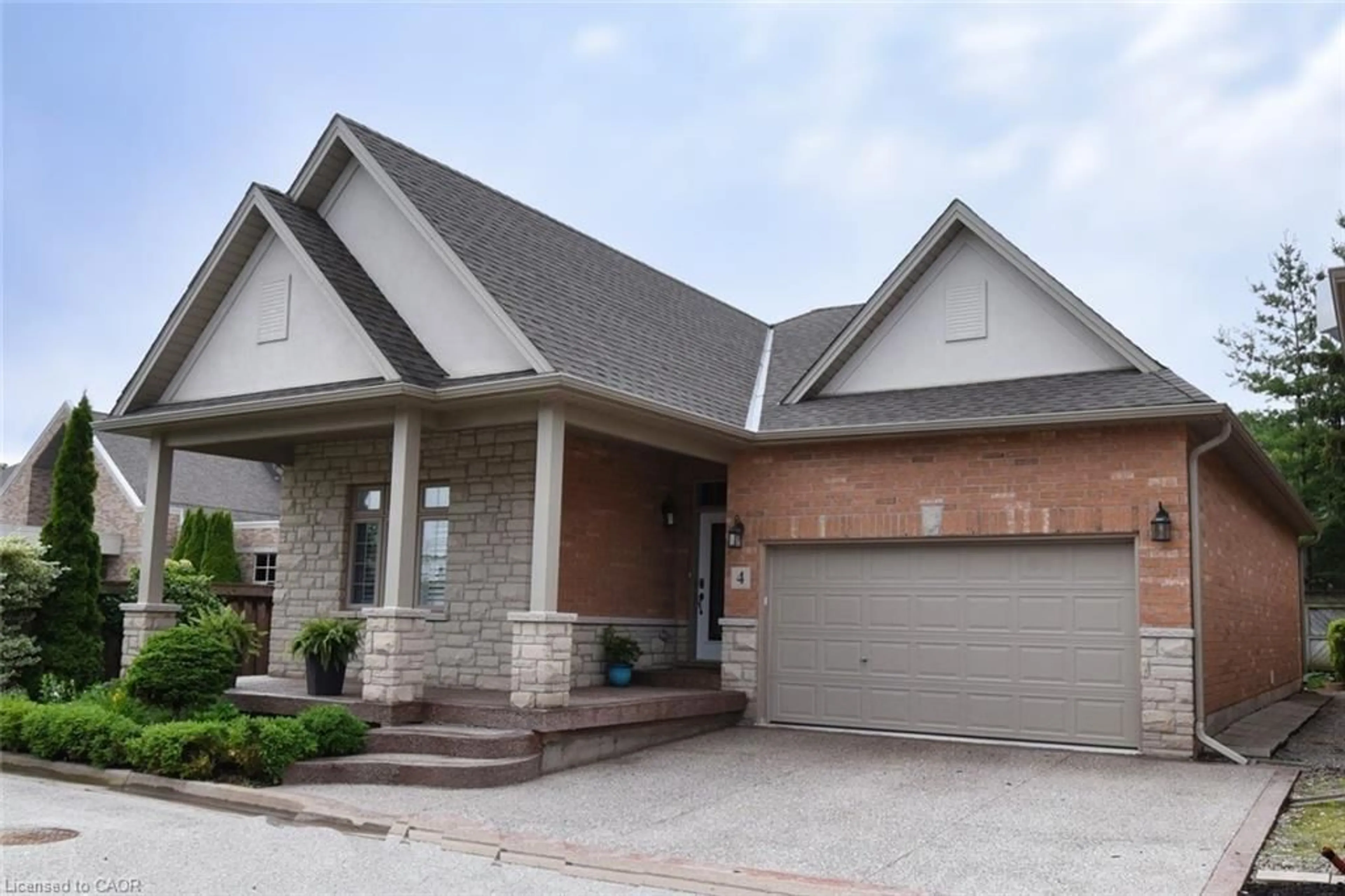Home with brick exterior material, street for 288 Main St #4, Grimsby Ontario L3M 1P8