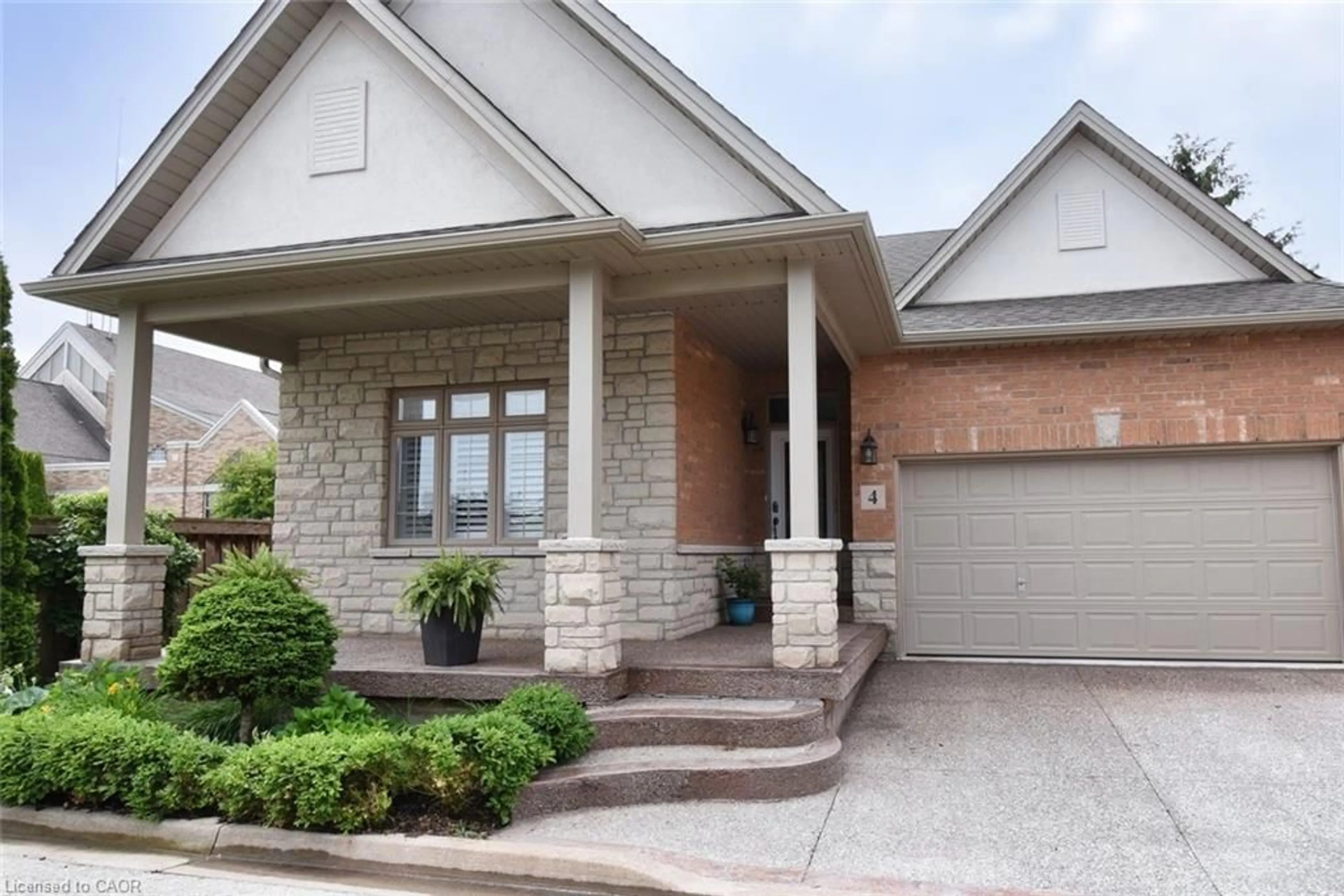 Home with brick exterior material, street for 288 Main St #4, Grimsby Ontario L3M 1P8